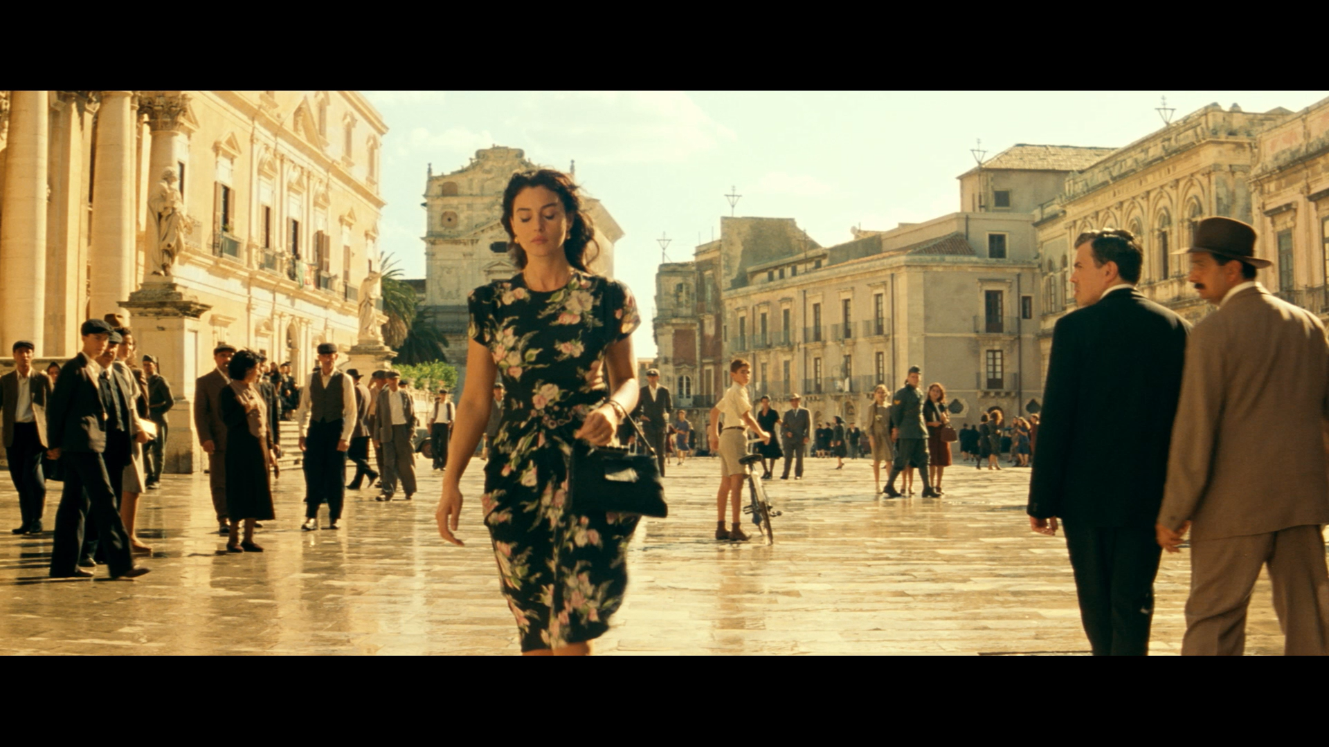 西西里的美丽传说/玛莲娜/玛琳娜[韩版原盘/未删减版][DIY国配+简繁+简繁英双语字幕].Malèna.2000.UNCUT.Blu-ray.1080p.AVC.DTS-HD.MA.5.1-IWUBEN@OurBits 36.45GB-17.png