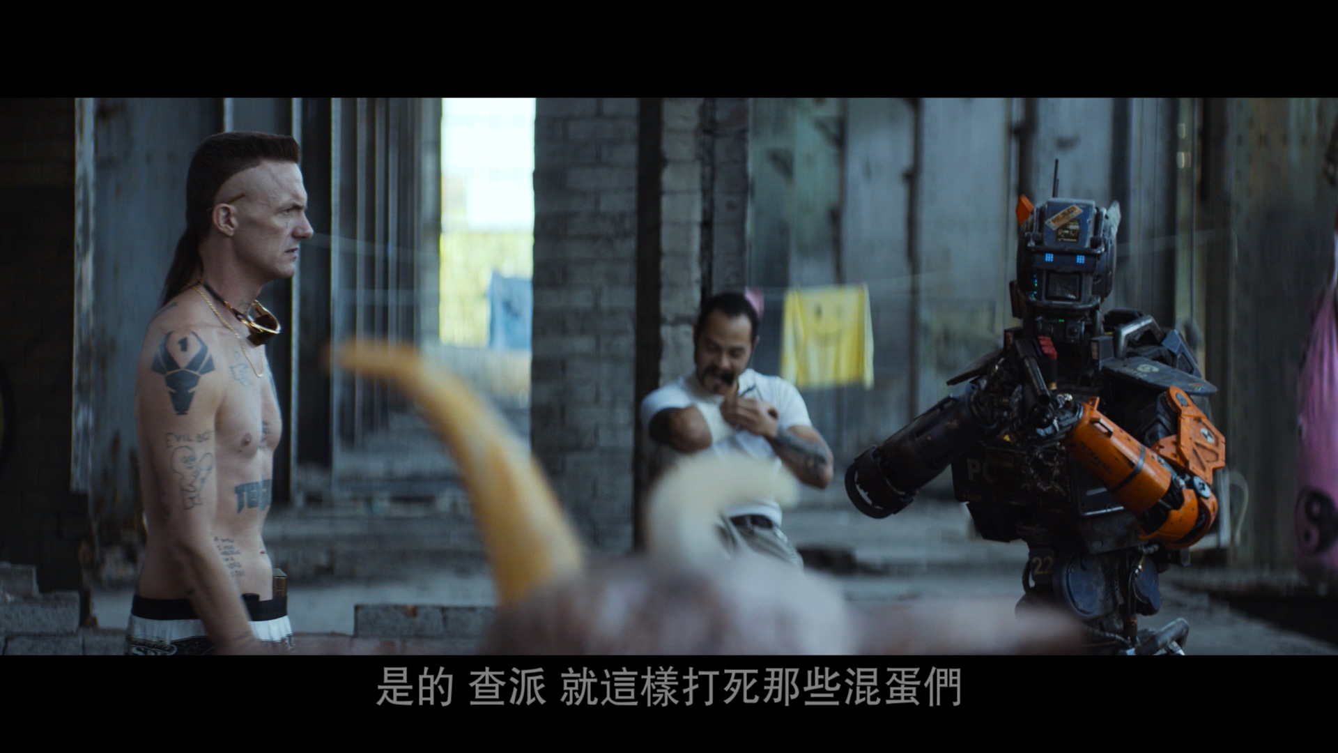 超能查派/超人类：卓比(港)/成人世界(台)/查皮/伙伴[UHD原盘DIY简繁英双语字幕].Chappie.2015.2160p.UHD.Blu-ray.HEVC.TrueHD.7.1-TAG 56.70GB-6.jpg