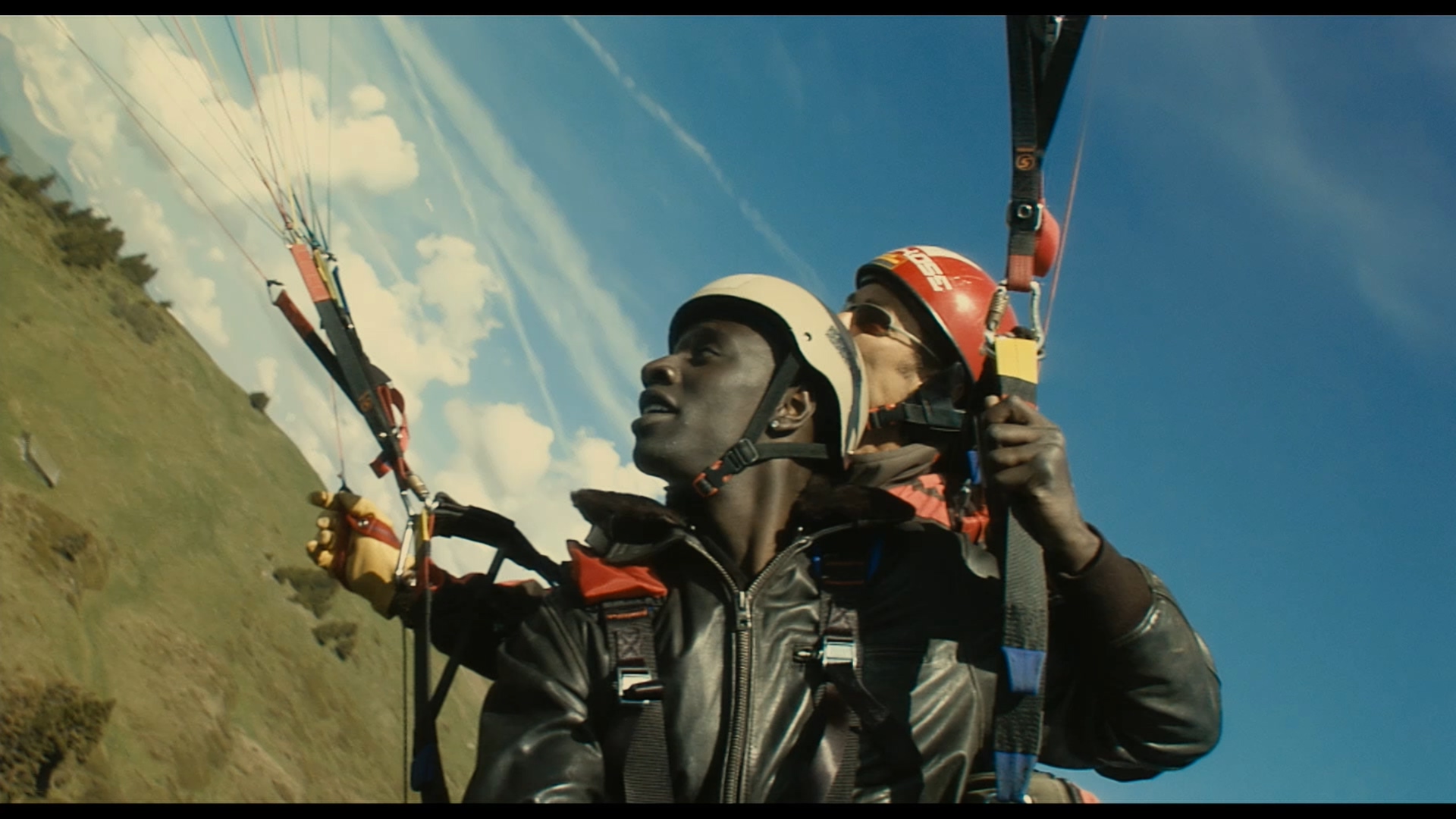 触不可及/闪亮人生(港)/逆转人生(台)/无法触碰/最佳拍档/不可触碰/不可触摸 [DIY 央视国配/简繁国配字幕].Intouchables.2011.1080p.NLD.Blu-ray.AVC.DTS-HD.MA.5.1-TAG 36.09GB-7.jpg