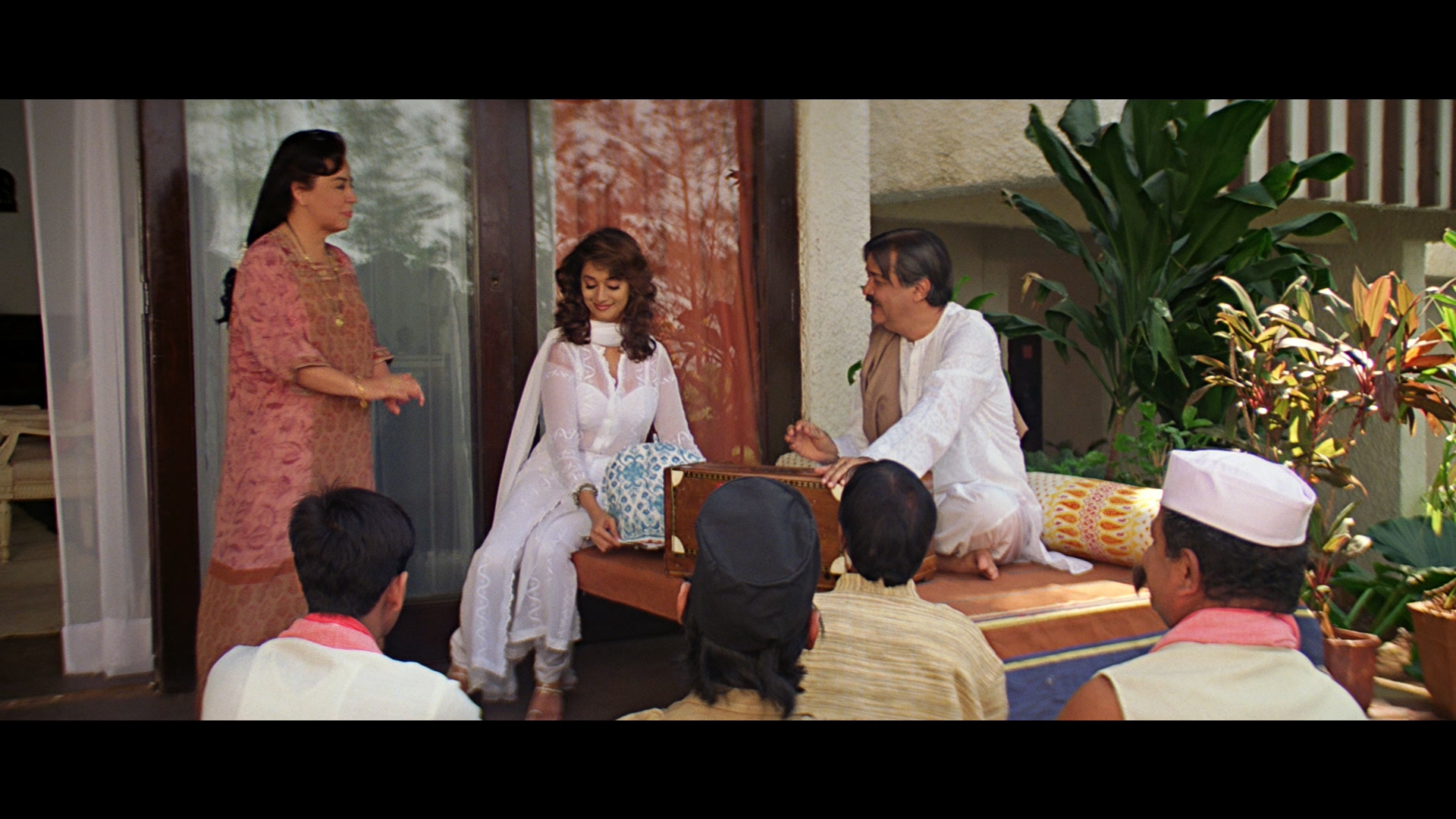 我心狂野 [印度 印地语 英语/简英双语字幕].Dil.To.Pagal.Hai.1997.BluRay.1080p.REMUX.AVC.DTS-HD.MA.5.1-TAG 38.34GB-2.jpg