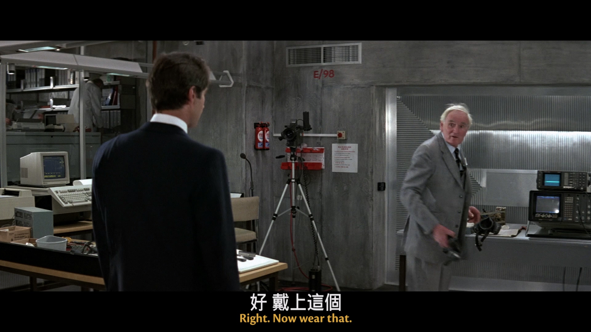 007之黎明生机/007之黎明杀机/光天化日/黎明生机/铁金刚大战特务飞龙 [DIY国配+简繁英双语字幕].The.Living.Daylights.1987.Blu-ray.1080p.AVC.DTS-HD.MA.5.1-TAG 44.49GB-3.jpg