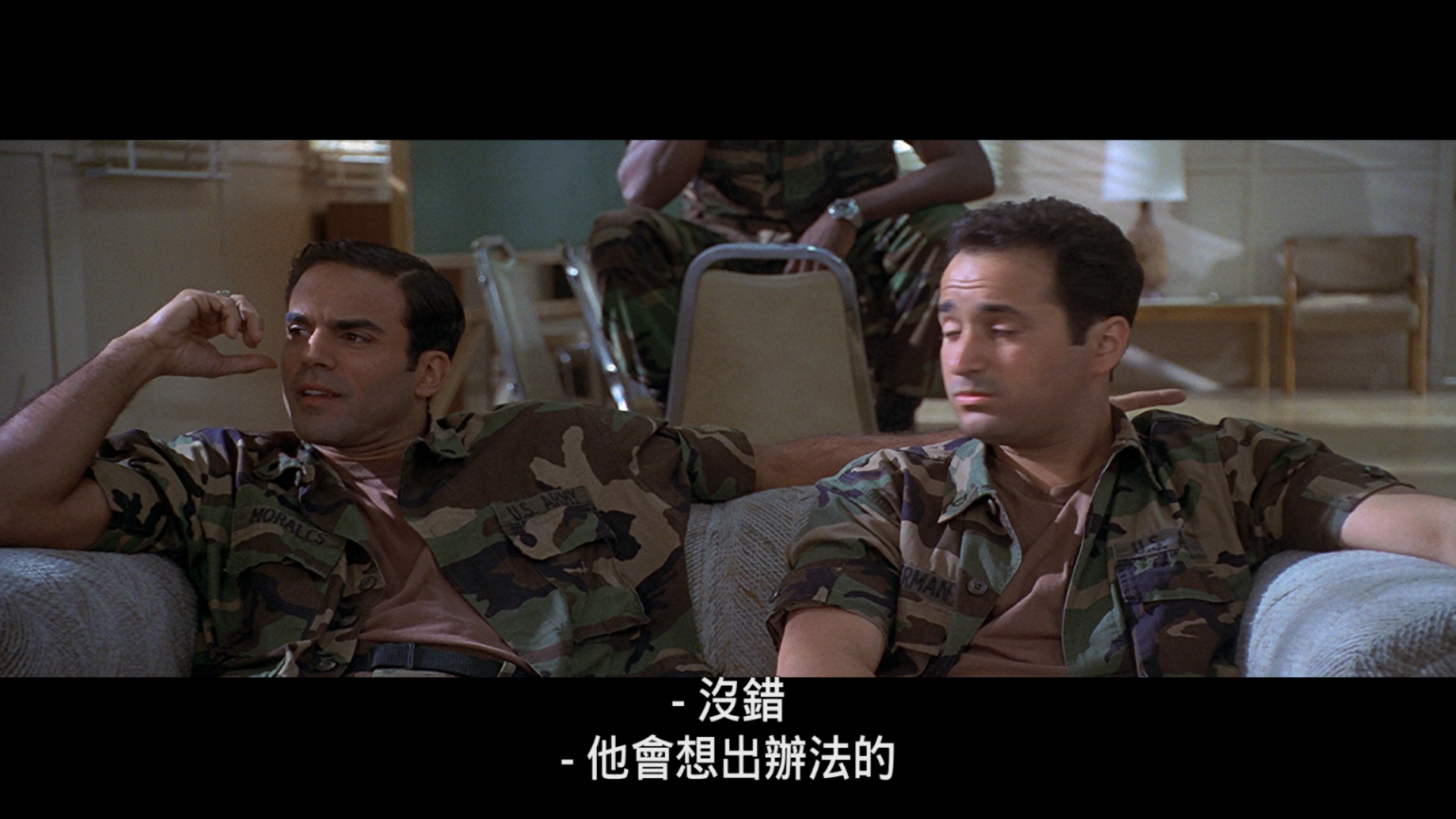 鬼头大兵/发财妙计/妙趣沙展 [DIY 简繁字幕].Sgt.Bilko.1996.1080p.GBR.Blu-ray.AVC.DTS-HD.MA.5.0-TAG 22.57GB-3.png