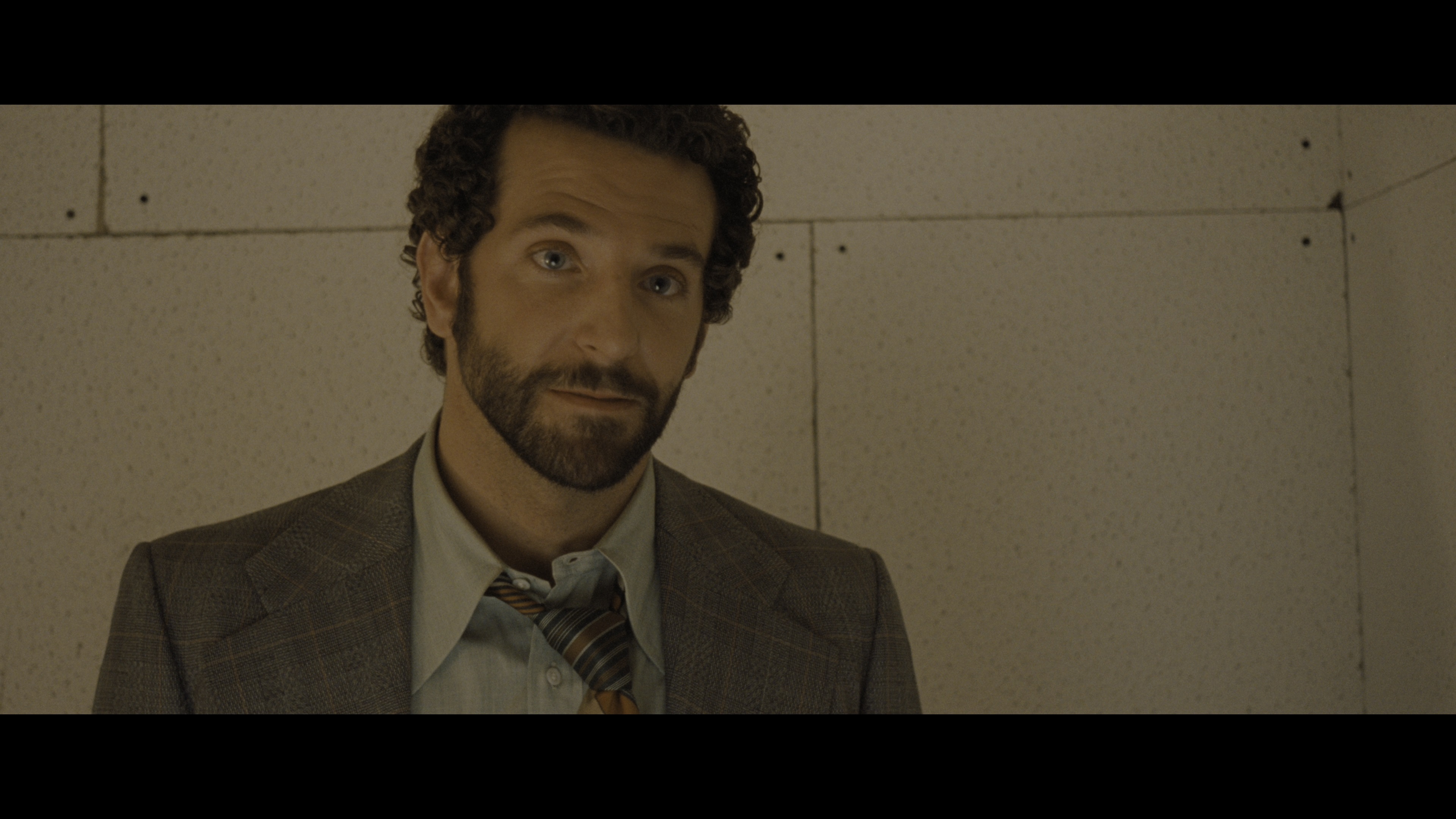 美国骗局 / 骗海豪情(港) / 瞒天大布局(台).American.Hustle.2013.4K.HDR.DV.2160p.BDRemux Ita Eng x265-NAHOM 70.06GB-5.jpg
