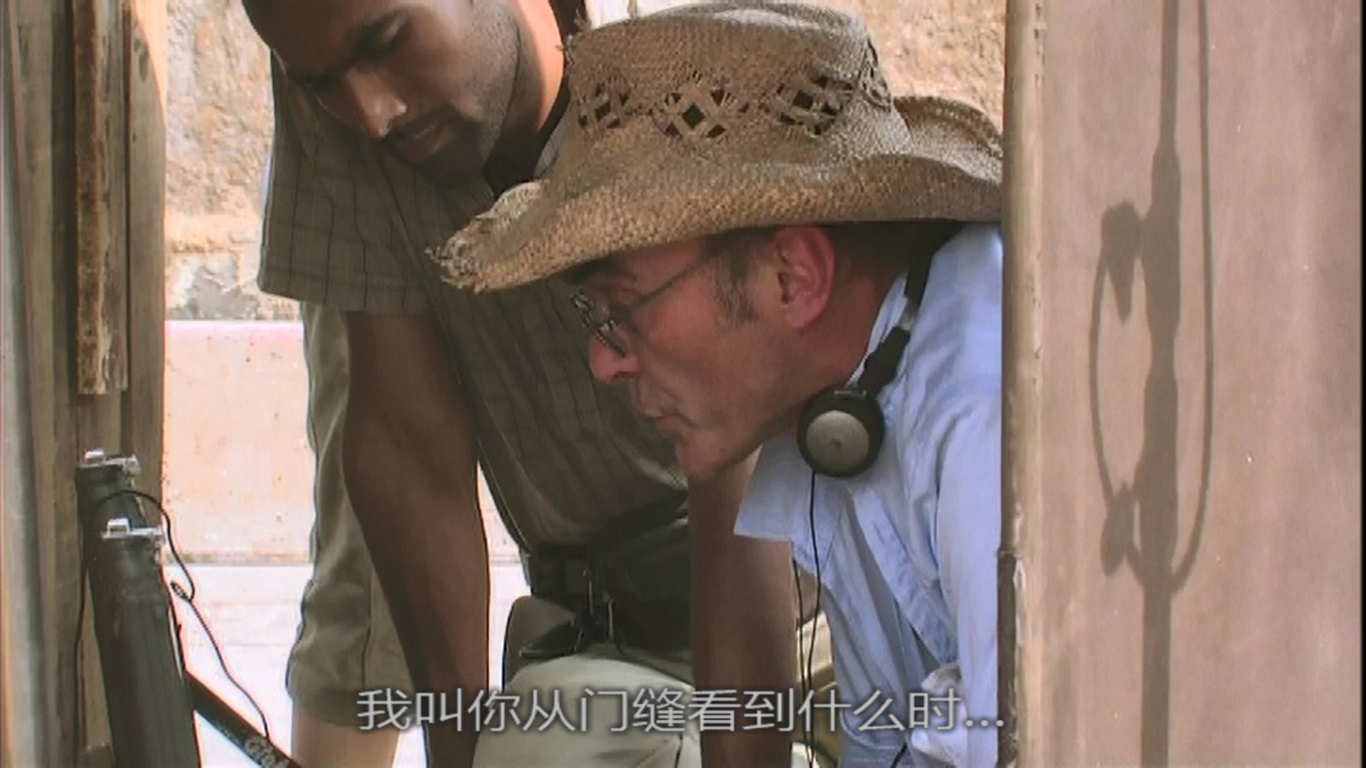 贫民窟的百万富翁/贫民百万富翁/一百万零一夜 [福克斯版蓝光原盘DIY正片.国粤双语音轨.简繁中字.评论中字 全花絮中字 附赠港版访谈].Slumdog.Millionaire.2008.1080p.BluRay.AVC.DTS-HD.MA.5.1-TAG 40.07GB-11.jpg