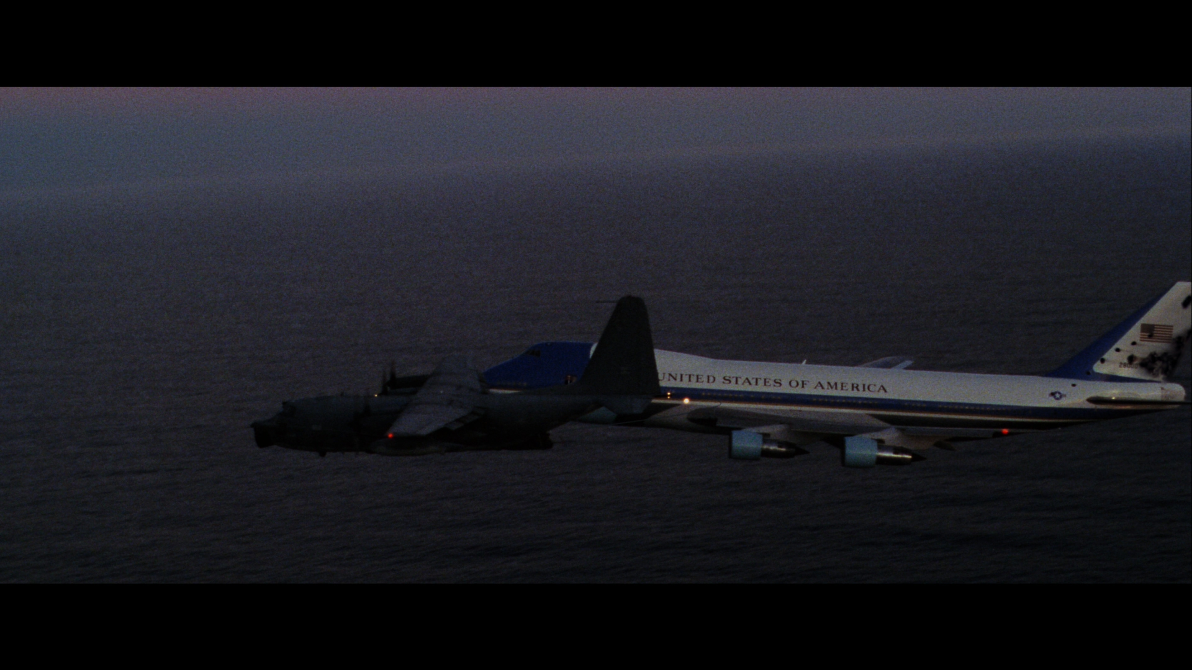 空军一号 [4K UHD美版原盘DIY简繁英字幕].Air.Force.One.1997.USA.UHD.Bluray.2160p.HEVC.Atoms.TrueHD.7.1-TAG 82.76GB-10.jpg