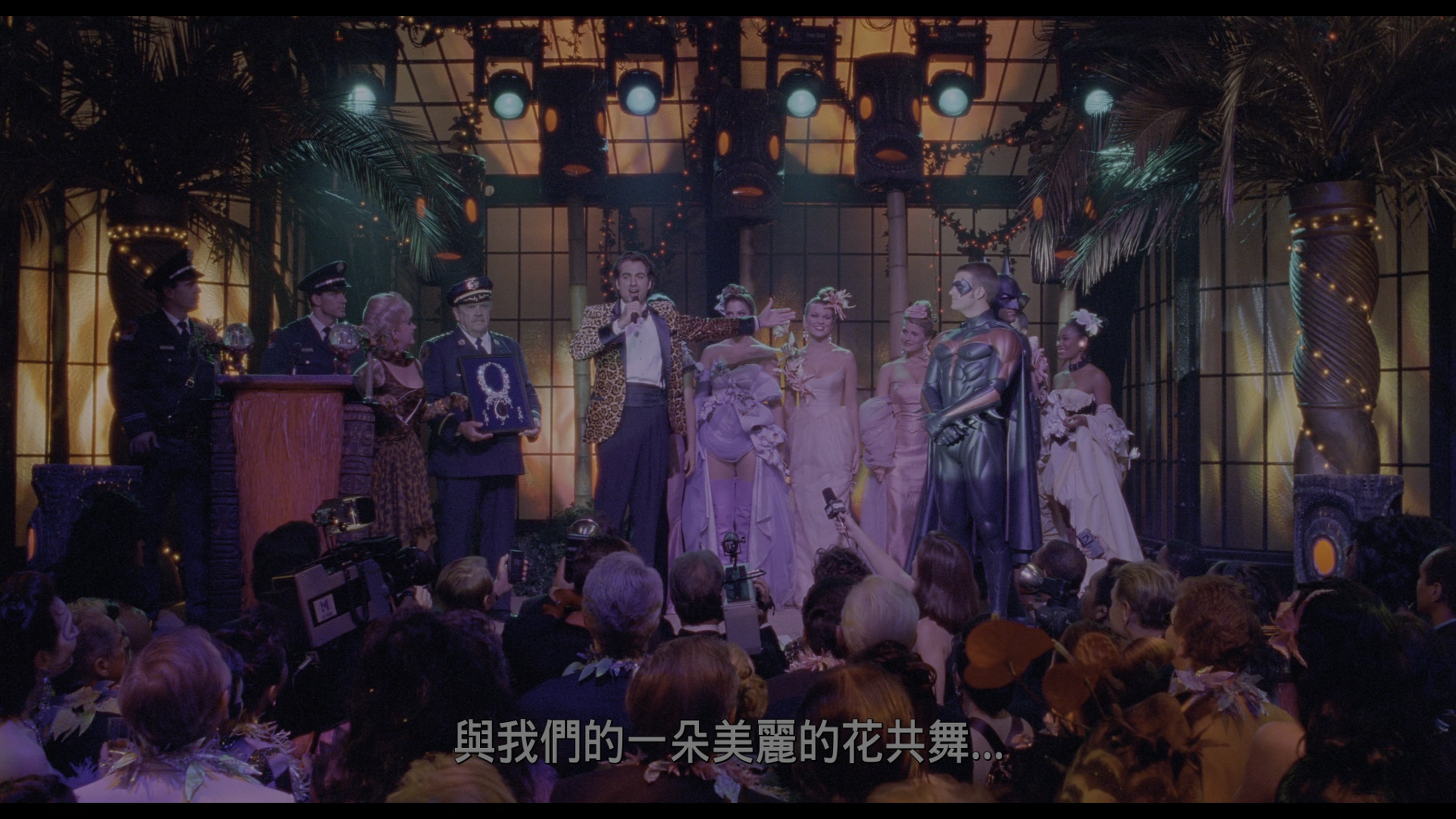 蝙蝠侠与罗宾/蝙蝠侠4/蝙蝠侠4：急冻人(台)/蝙蝠侠4：蝙蝠侠与罗宾 [4K国语中文字幕 DIY国配+简繁+双语字幕].Batman.and.Robin.1997.2160p.UHD.Blu-ray.HDR.HEVC.TrueHD.Atmos-TAG 77.83GB-4.jpg