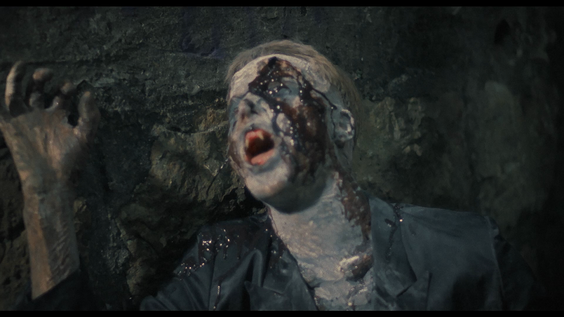 凌晨晚餐 [国粤双语 中英文字幕].Vampire's.Breakfast.1987.Blu-ray.1080p AVC.LPCM.2.0-TAG 22.51GB-4.png