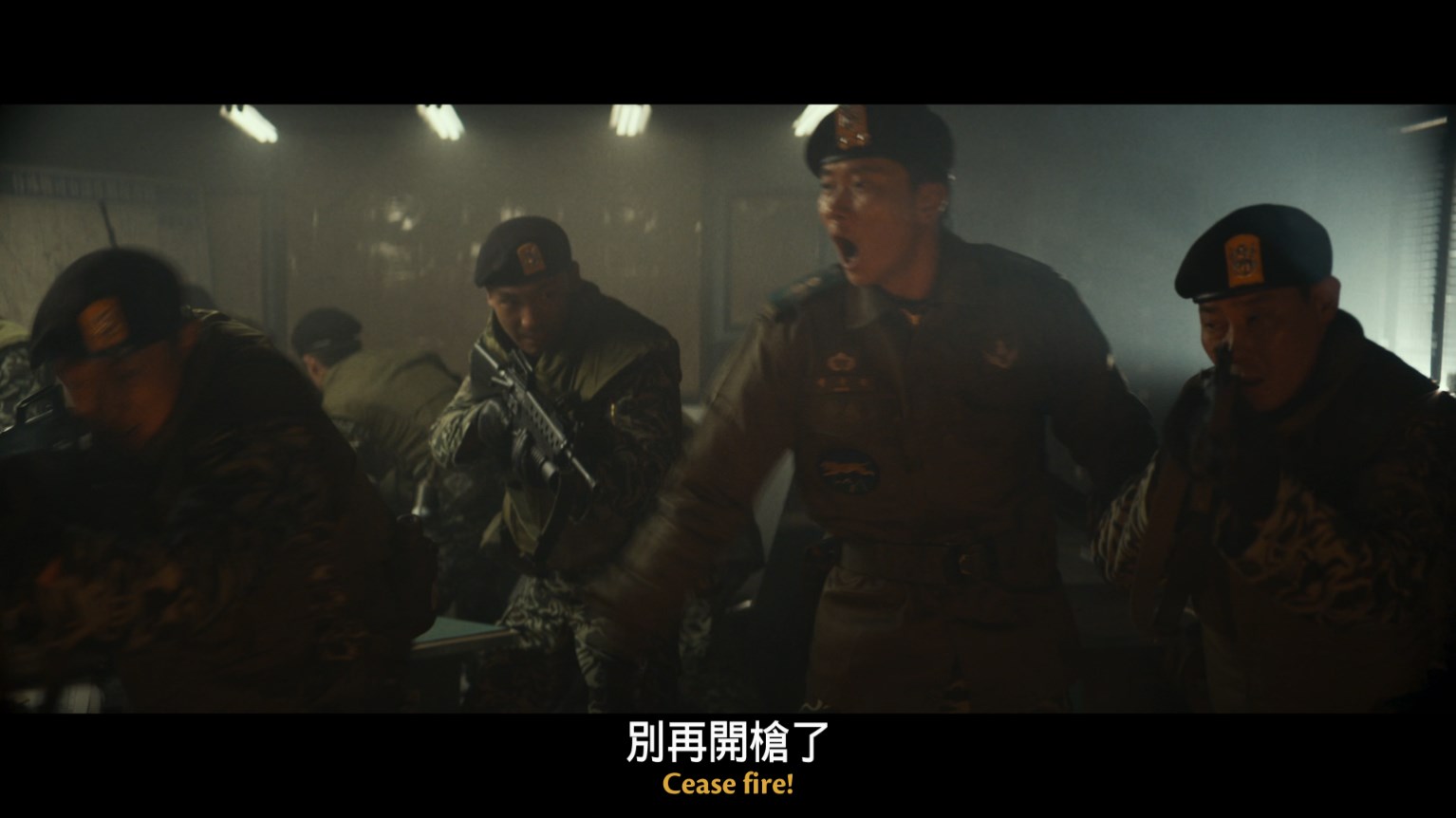 首尔之春 [港版原盘中字 DIY官译简繁粤/双语字幕].12.12.The.Day.2023.1080p.HK.Blu-ray.AVC.TrueHD.5.1-TAG 40.77GB-6.jpg