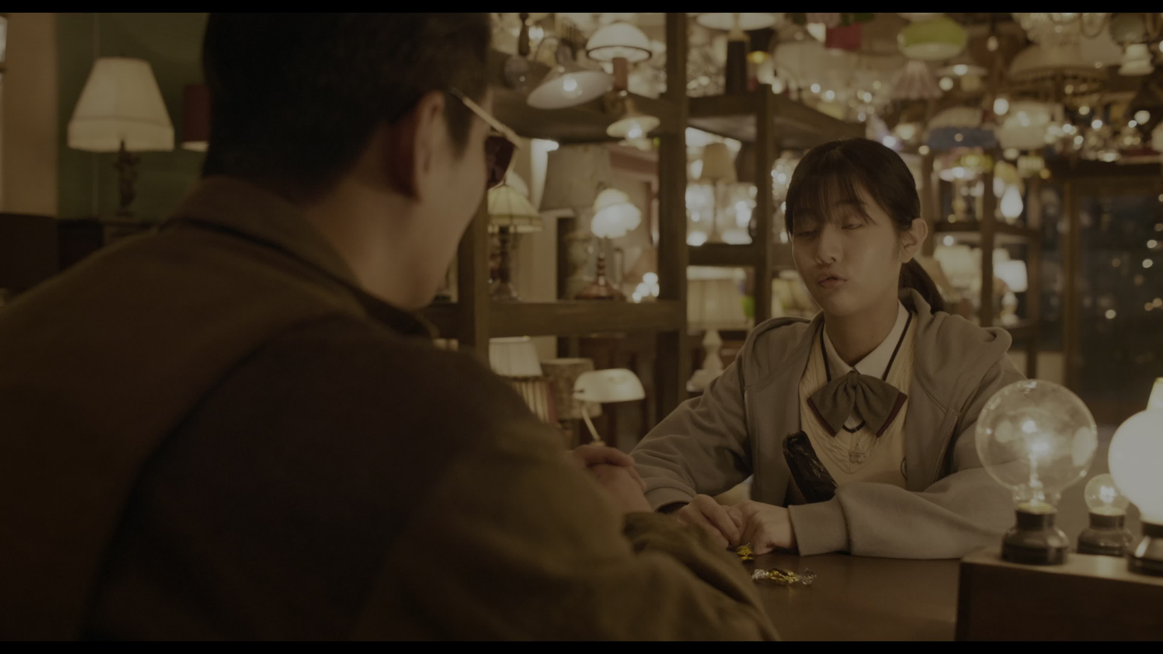 照明商店 / 조명가게 [全08集][内封中文及多国软字幕].Light.Shop.S01.2024.2160p.DSNP.WEB-DL.DDP5.1.Atmos.H265.HDR.DV-TAG 37.41GB-4.jpg