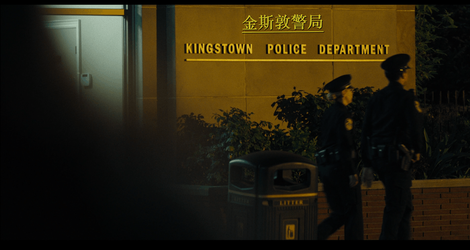 金斯敦市长 第一季 [10集全][内封中字].Mayor.of.Kingstown.S01.2021.1080p.BluRay.x264.DTS-TAG 48.01GB-4.gif