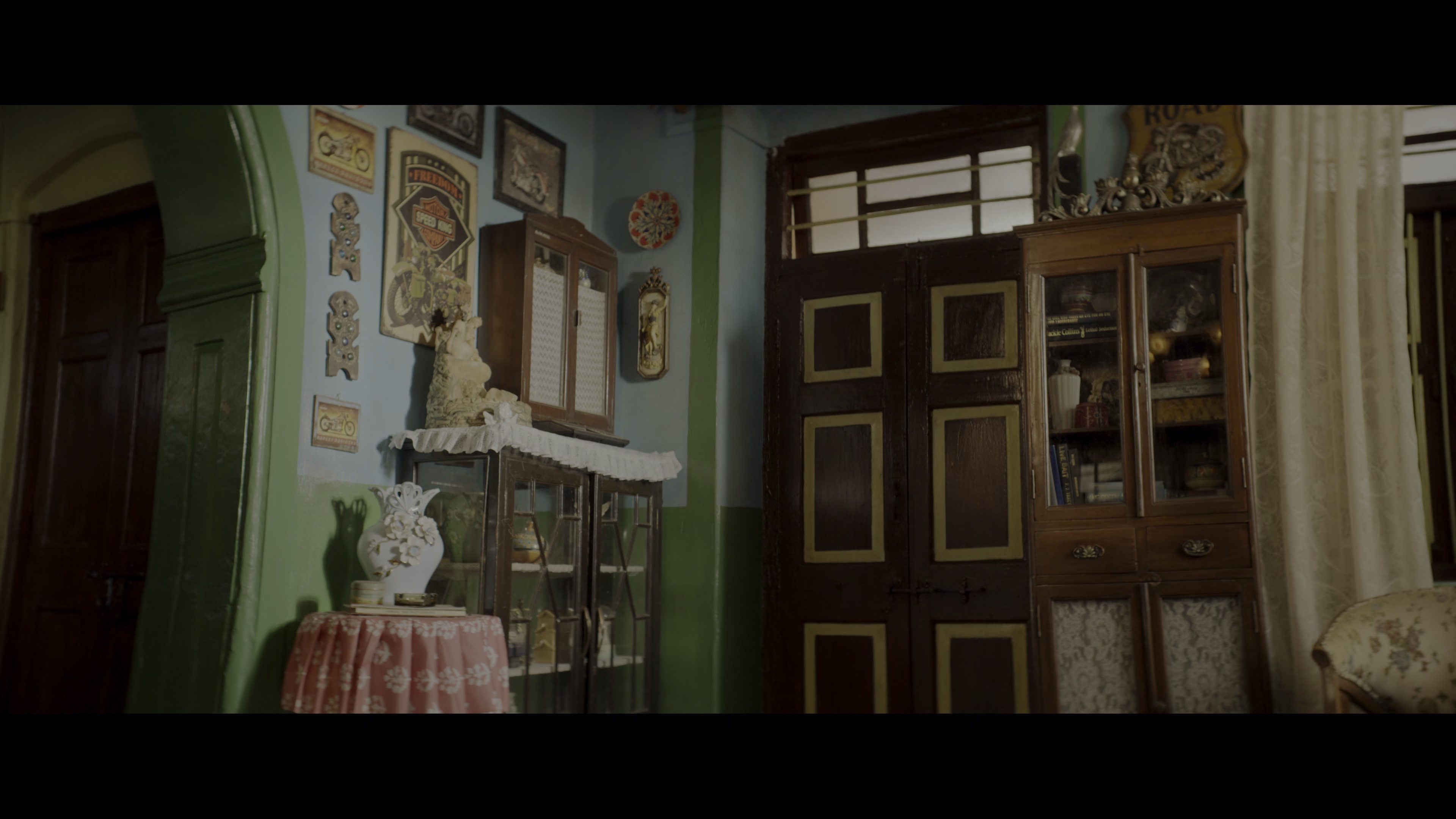 孟买勇警 [简繁英字幕].Inspector.Zende.2025.2160p.NF.WEB-DL.DDP.5.1.Atmos.HDR10.H.265-DreamHD 8.37GB-4.png