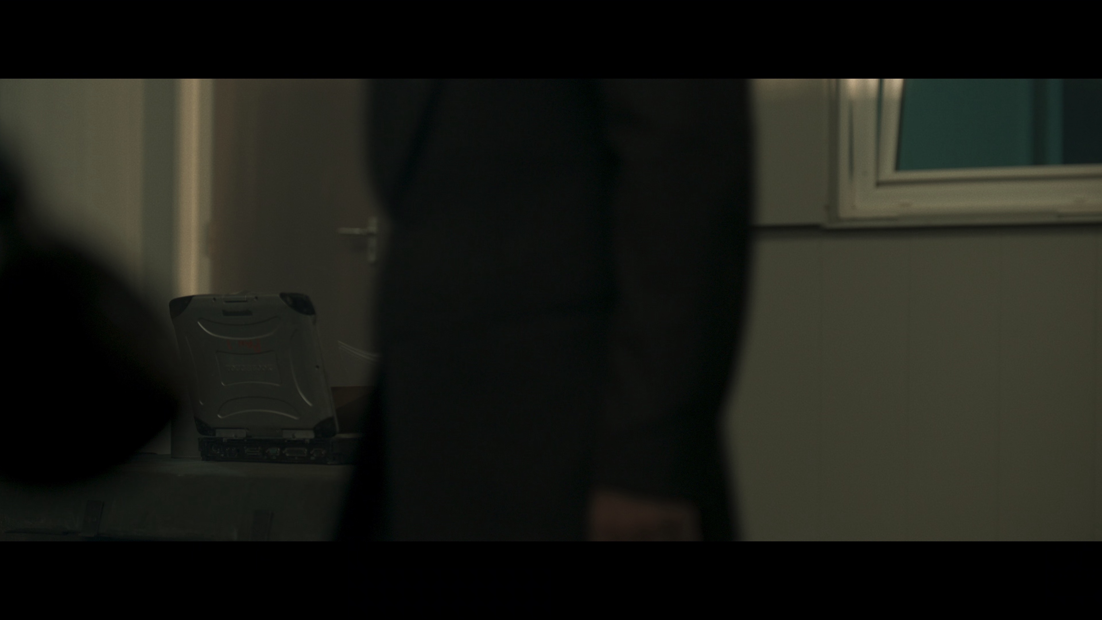 德黑兰 [简繁英字幕].Tehran.2025.2160p.NF.WEB-DL.DDP.5.1.H.265-DreamHD 15.06GB-6.png
