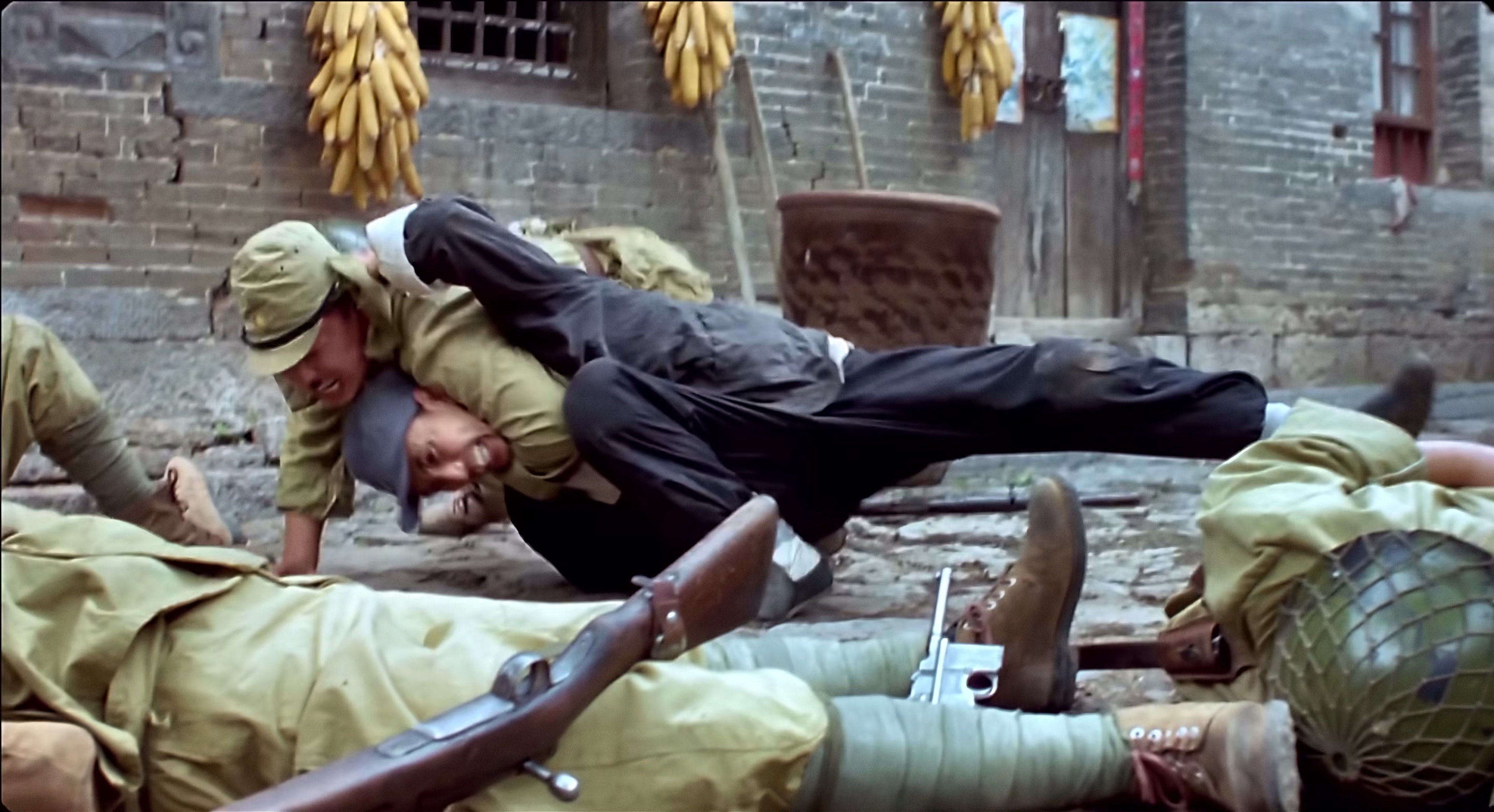 举起手来！[国语配音/中文字幕][高码版].Hands.Up.2005.2160p.HQ.WEB-DL.H265.AAC2.0-DreamHD 12.35GB-5.png