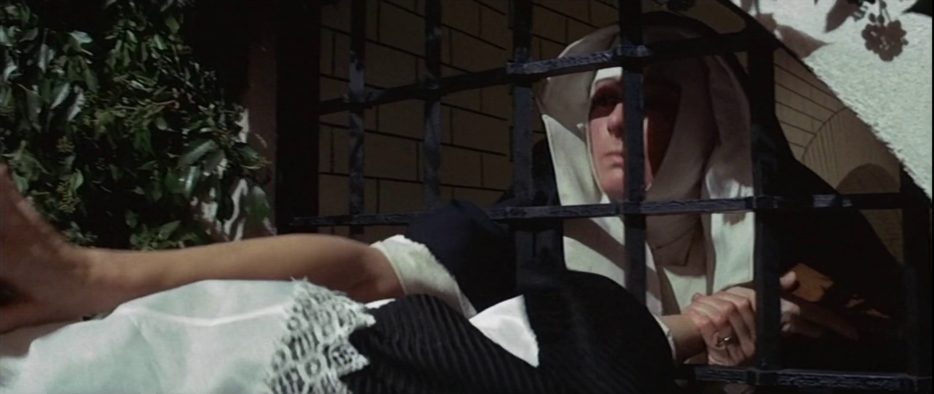 卢丹的恶魔  [简繁英字幕].The.Devils.1971.1080p.BluRay.x264.FLAC.2.0-QuickIO 7.38GB-4.png