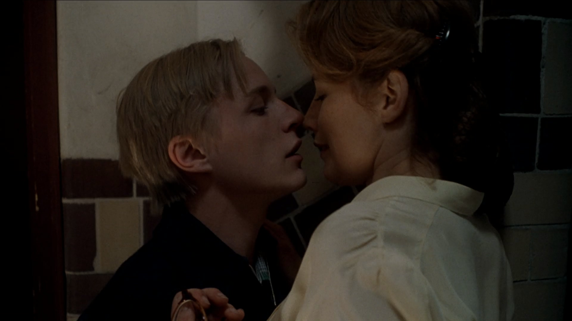教室别恋 [无字片源].Lust.och.fägring.stor.1995.1080p.WEB-DL.DD+2.0.H.264-RAPiDCOWS 4.33GB-3.jpg