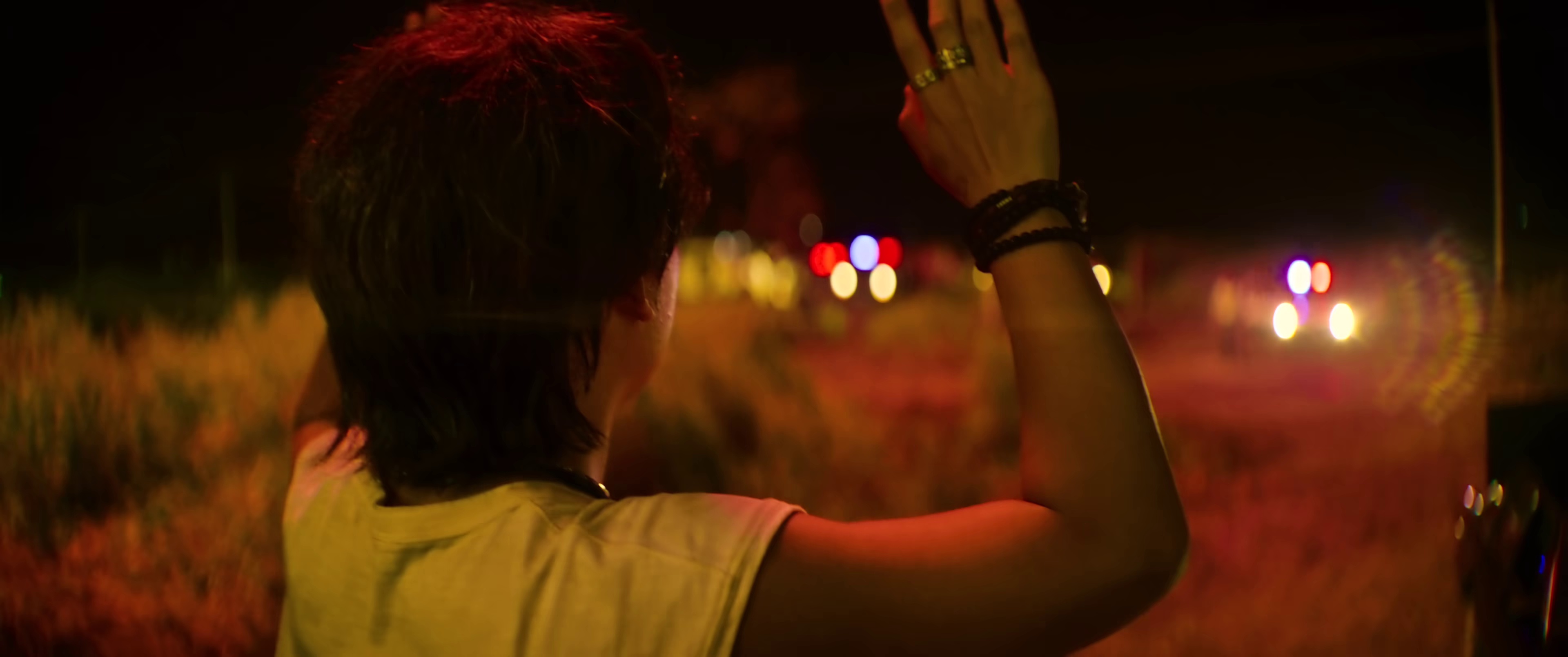 脱缰者也 [国语配音/中文字幕].One.Wacky.Summer.2025.2160p.WEB-DL.H265.DDP5.1-QuickIO 3.37GB-7.png