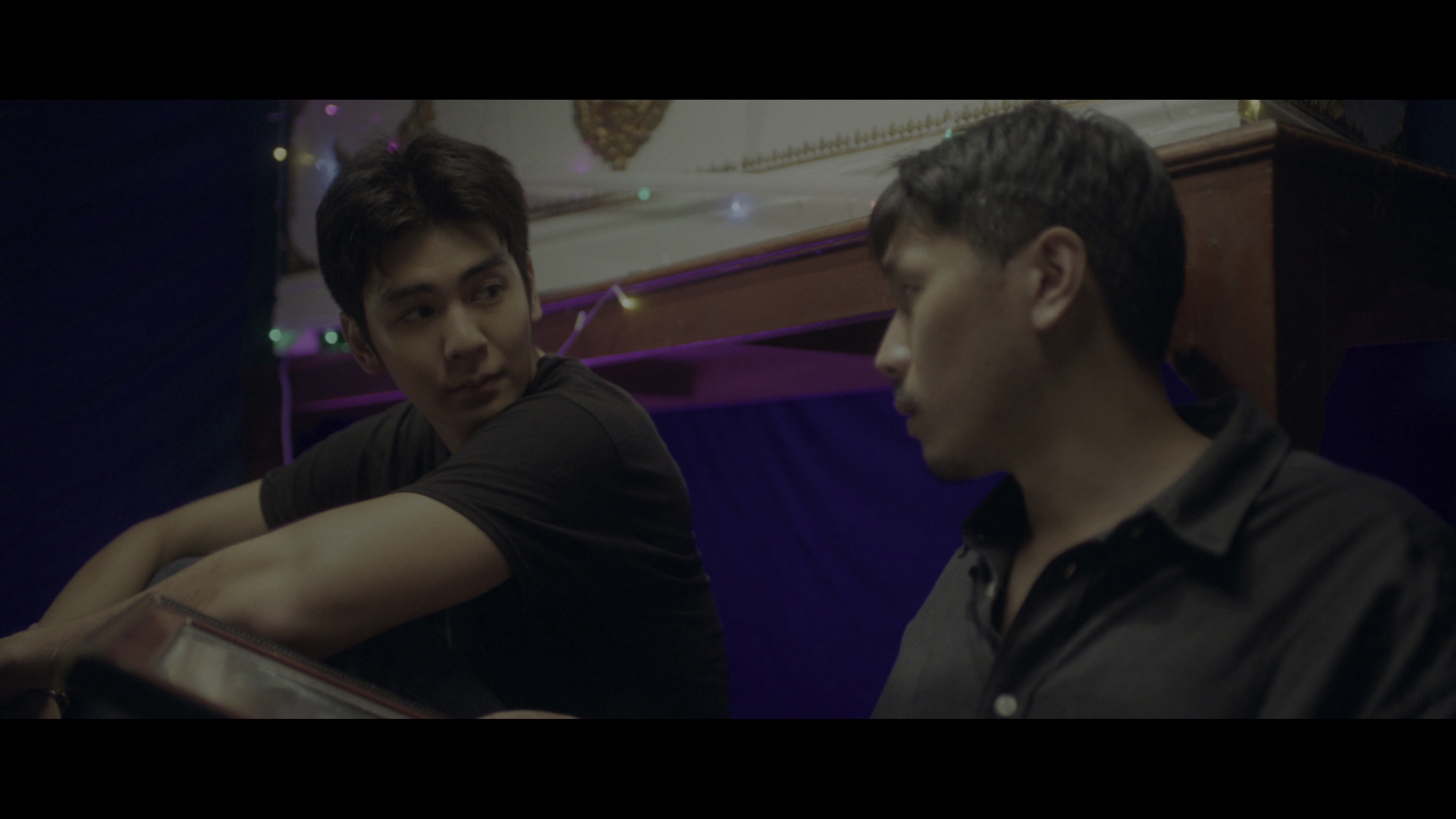 死后人人爱 [简繁英字幕].Everybody.Loves.Me.When.Im.Dead.2025.2160p.NF.WEB-DL.DDP5.1.Atmos.HDR.H.265-PandaQT 11.18GB-2.png