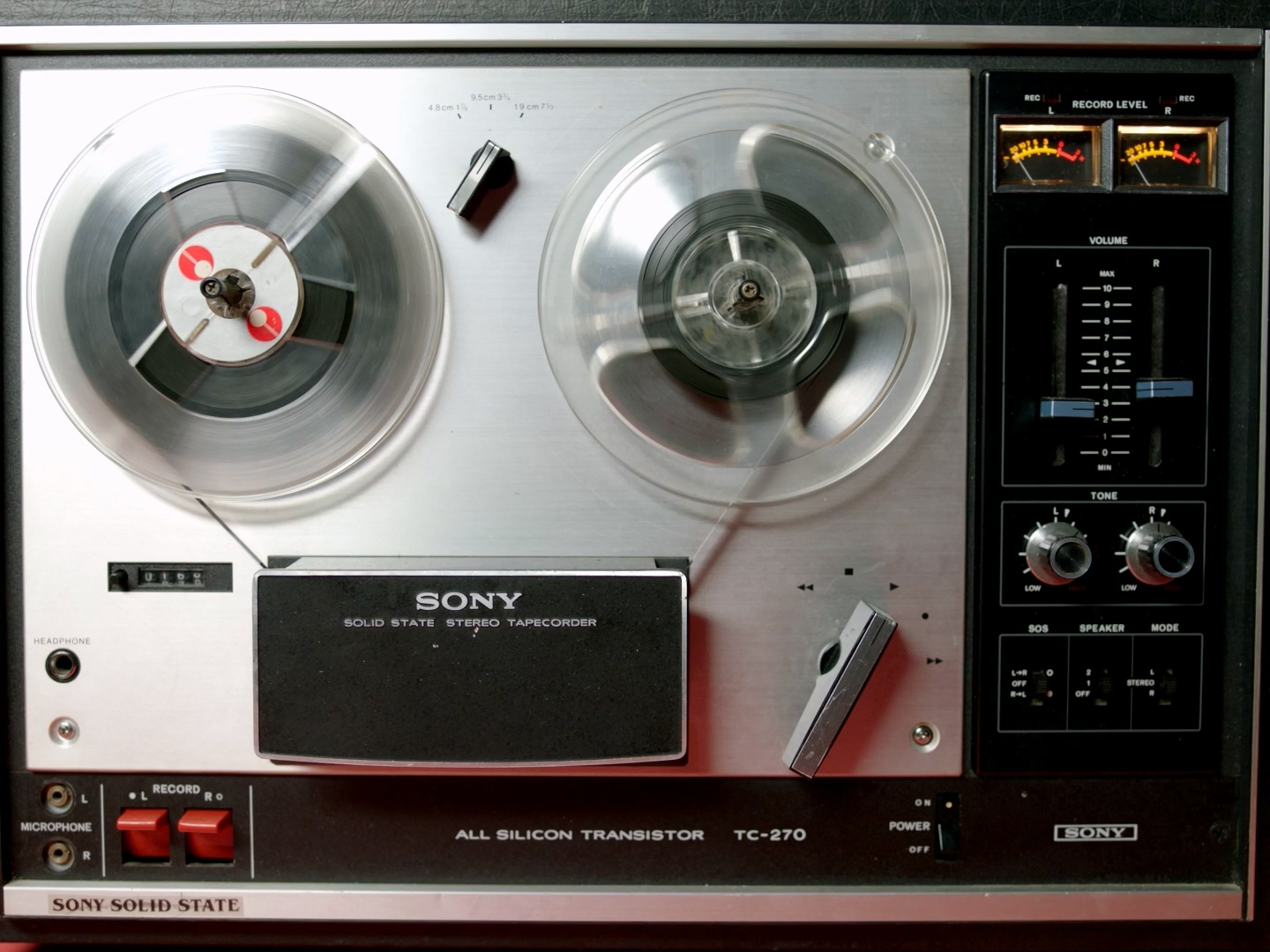 大写的印刷体 [英文字幕].Uppercase.Print.2020.1080p.AMZN.WEB-DL.DDP2.0.H.264-TEPES 7.19GB-2.jpg