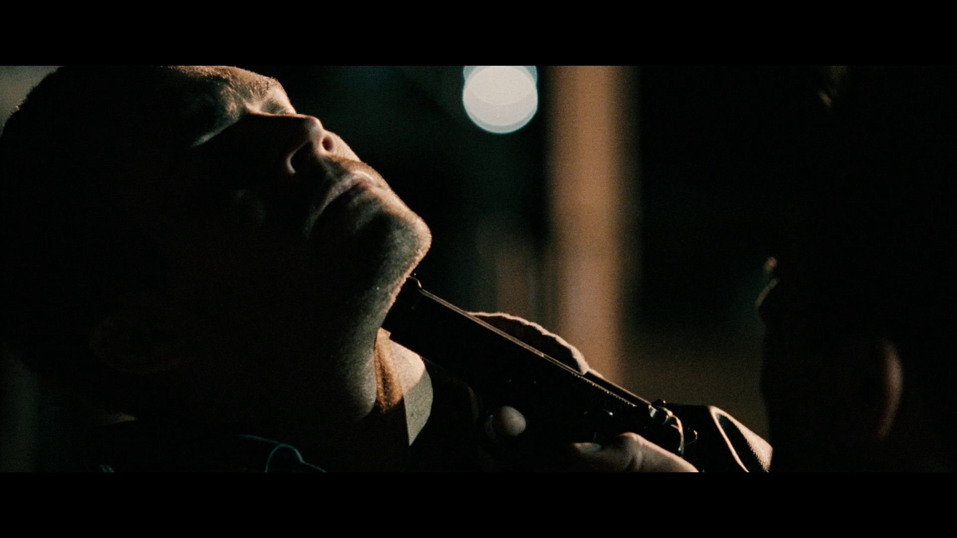 夺命枪火 [国英多音轨/特效中文字幕].Running.Scared.2006.1080p.BluRay.REMUX.AVC.DTS-HD.MA.5.1-DreamHD 28.49GB-6.png