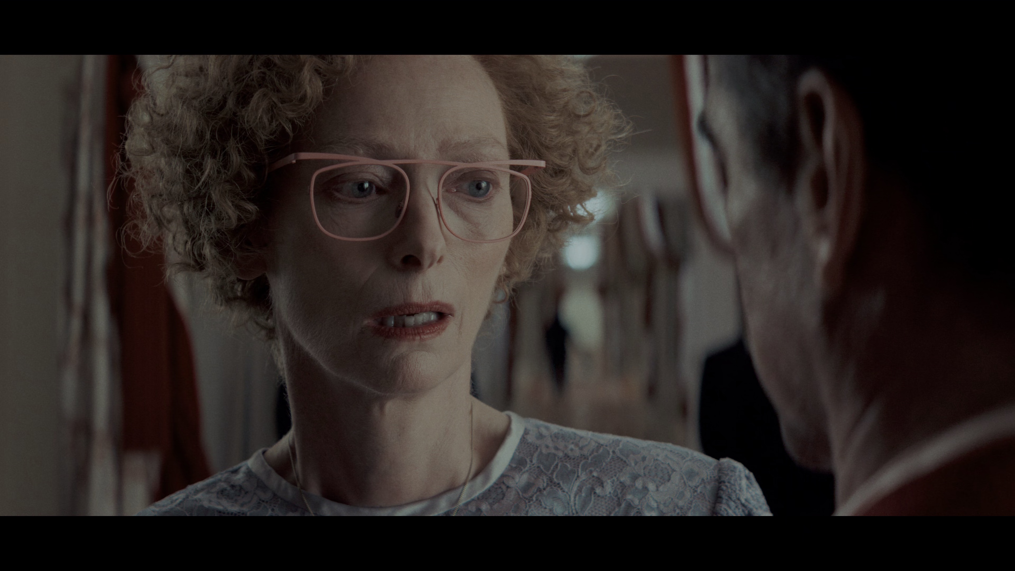 小人物之歌 [简繁英字幕].Ballad.of.a.Small.Player.2025.2160p.NF.WEB-DL.DDP5.1.Atmos.HDR.H.265-PandaQT 13.85GB-6.png