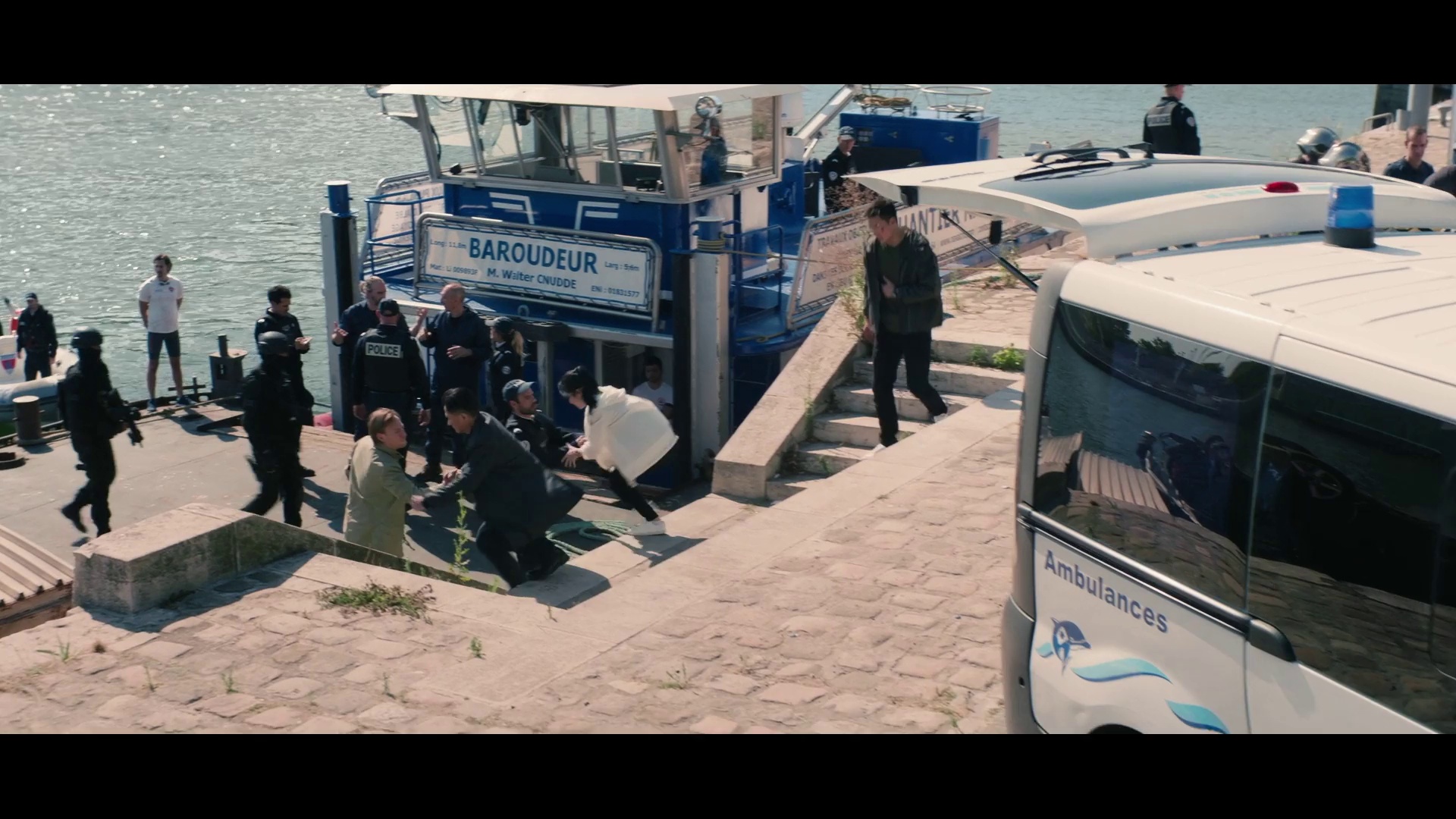 猎狐·行动 [国语配音/中文字幕].Fox.Hunt.2025.1080p.NF.WEB-DL.DDP5.1.H264-PandaQT 4.15GB-7.png