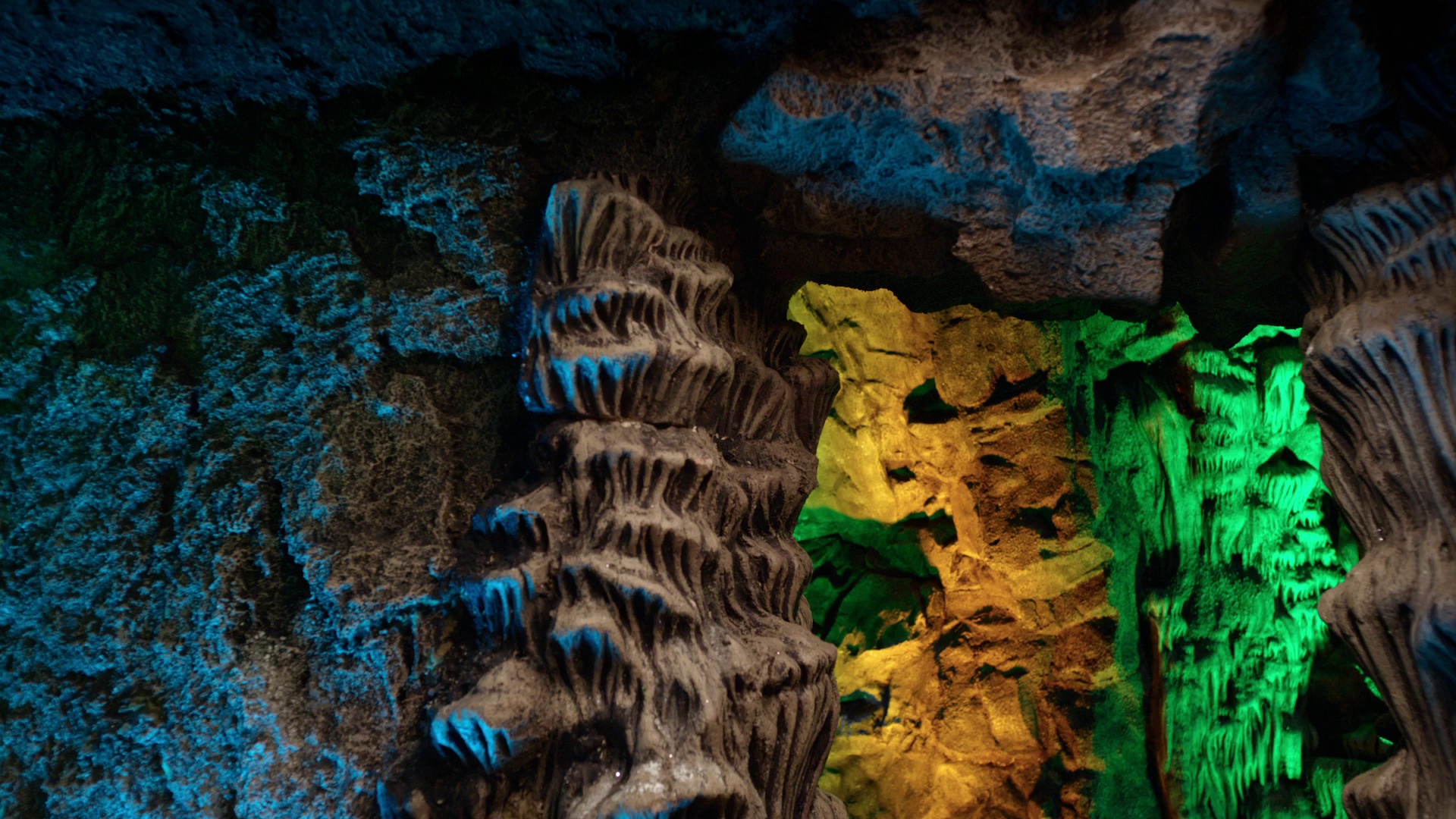 布偶奇遇记：美好初雪 [杜比视界版本][国英多音轨/简繁英字幕].2025.2160p.Apple.TV/.WEB-DL.DDP.5.1.Atmos.DV.H.265-DreamHD 6.15GB-2.png