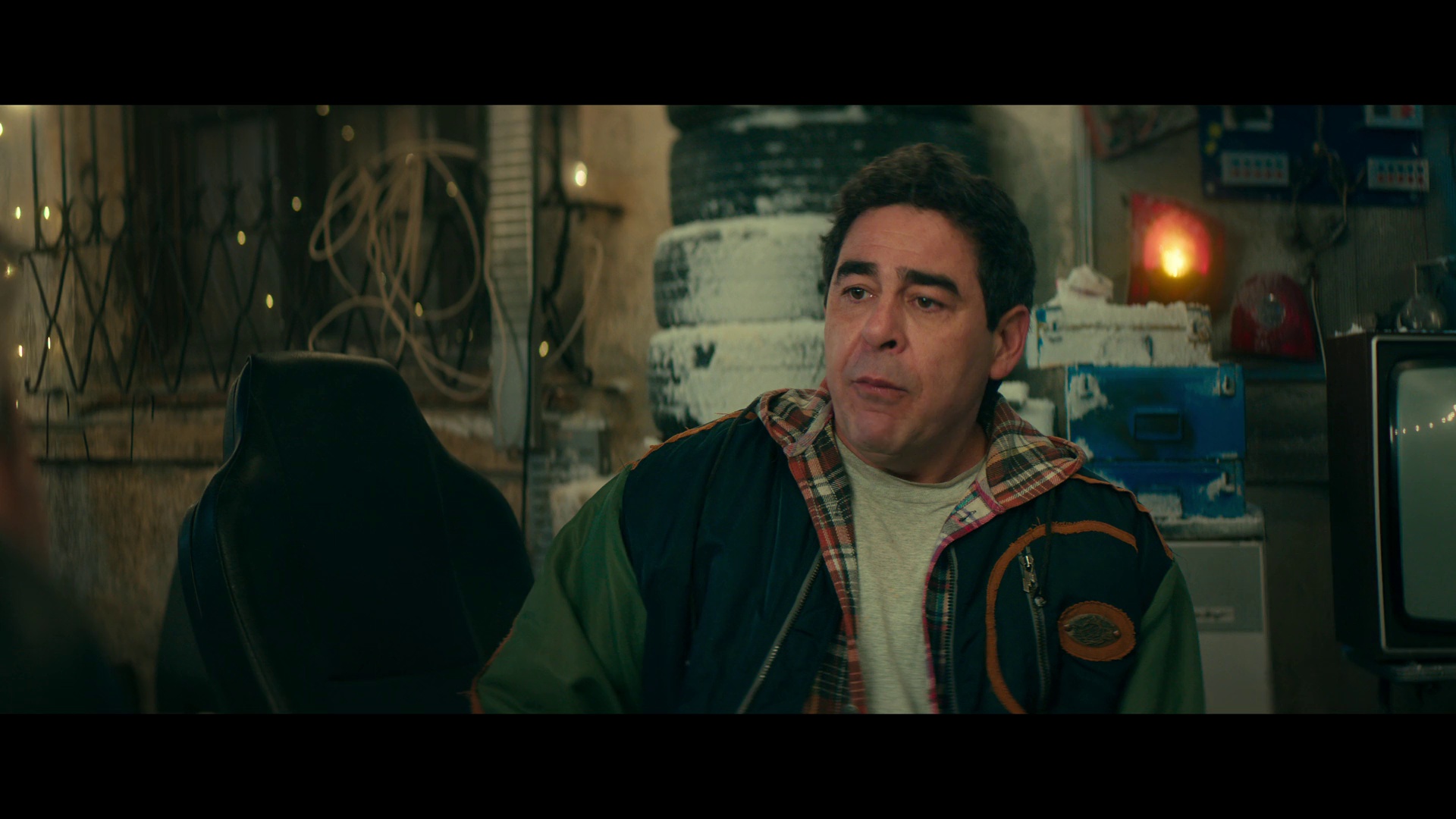 我爸救了圣诞节2 [简繁英字幕].The.Night.My.Dad.Saved.Christmas.2.2025.1080p.NF.WEB-DL.DDP.5.1.Atmos.H.264-DreamHD 3.76GB-3.png