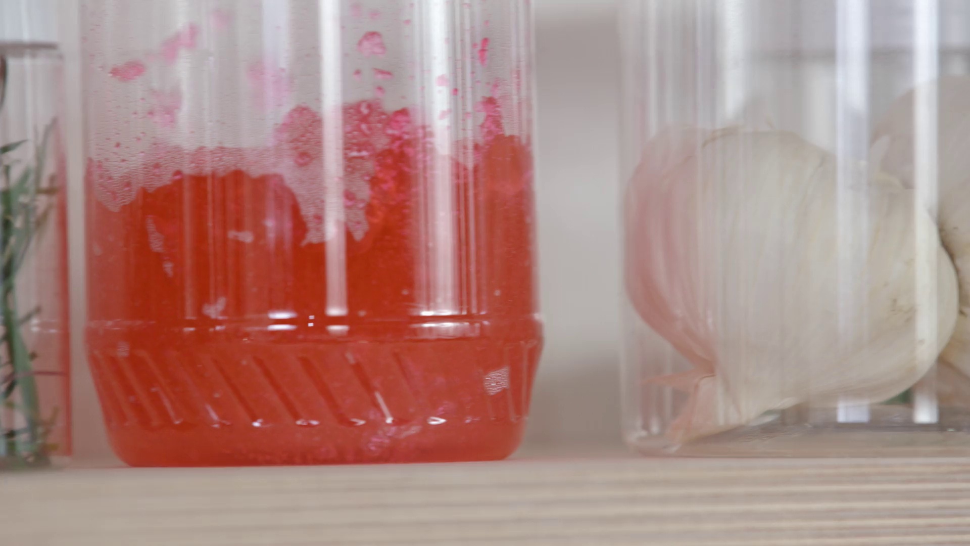 艾摩与马克·罗伯：快乐礼物节 [简繁英字幕].2025.1080p.NF.WEB-DL.DDP.5.1.H.264-DreamHD 1.31GB-5.png