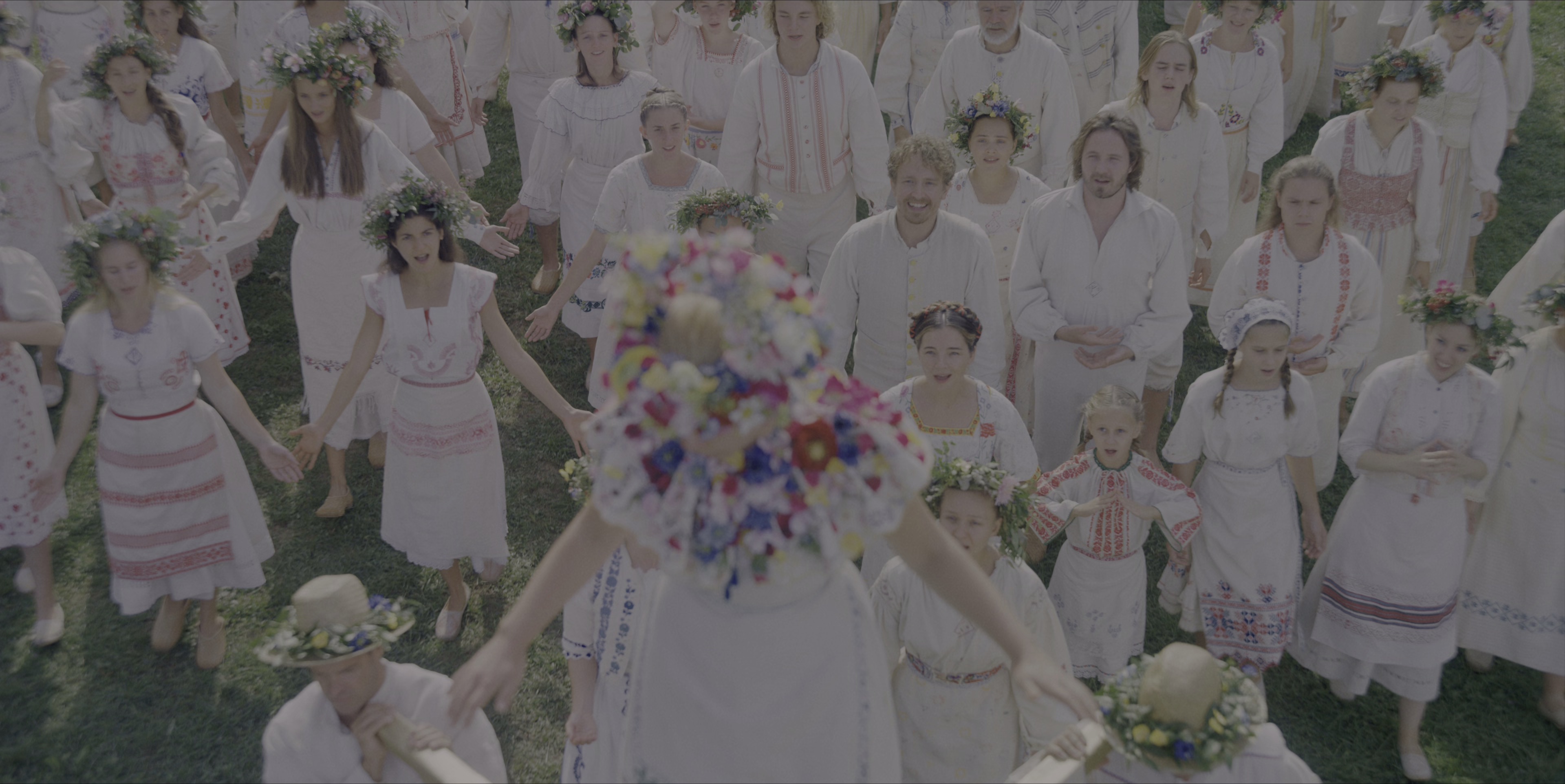 仲夏夜惊魂 [简繁英字幕].Midsommar.2019.2160p.UHD.BluRay.HDR.x265.10bit.DTS-HD.MA.5.1-ParkHD 22.93GB-6.png