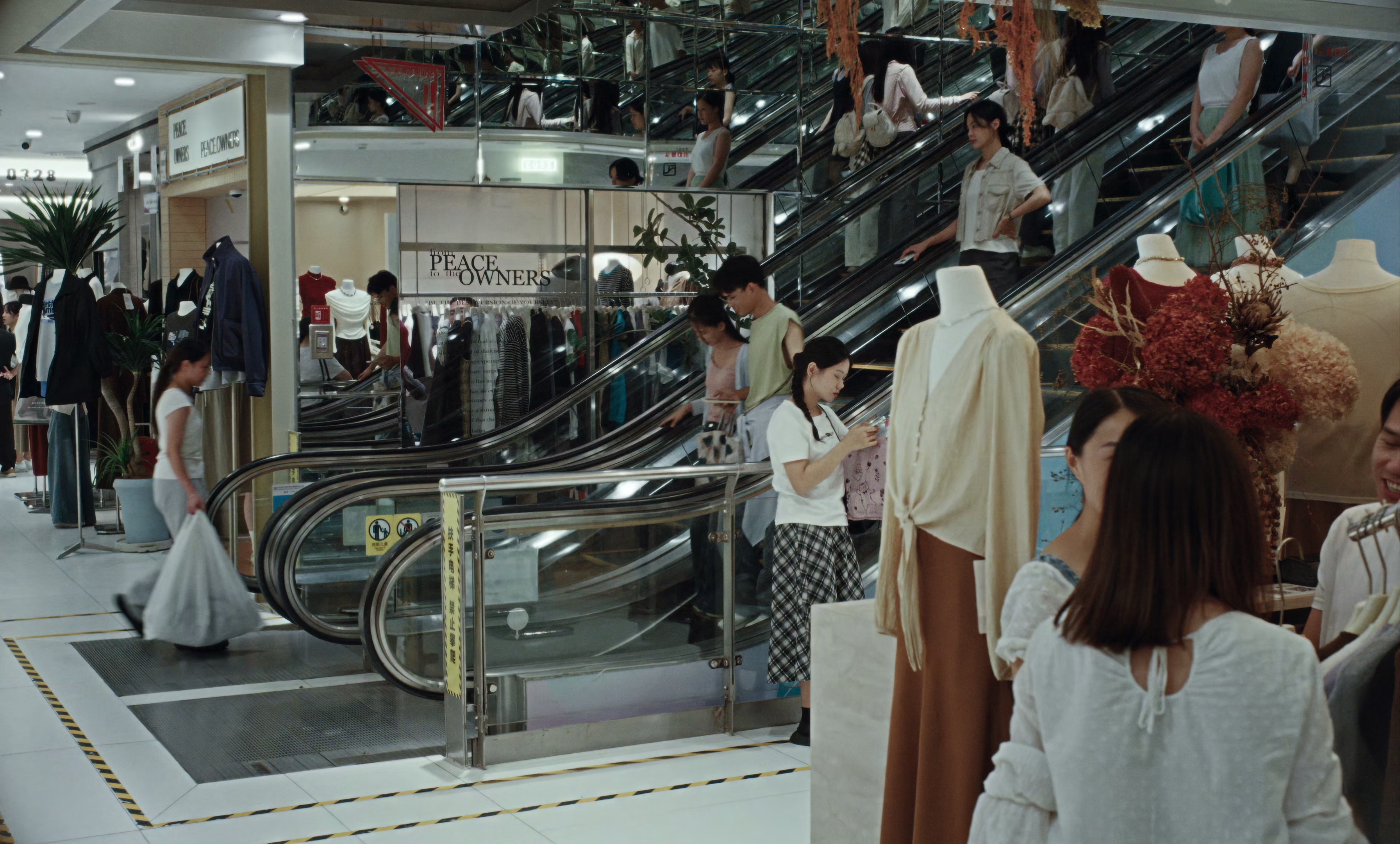 日掛中天 [60帧率版本][杜比视界版本][高码版][国语配音/中文字幕].2025.2160p.WEB-DL.H265.HQ.DV.60fps.DTS5.1-PandaQT 32.07GB-4.png