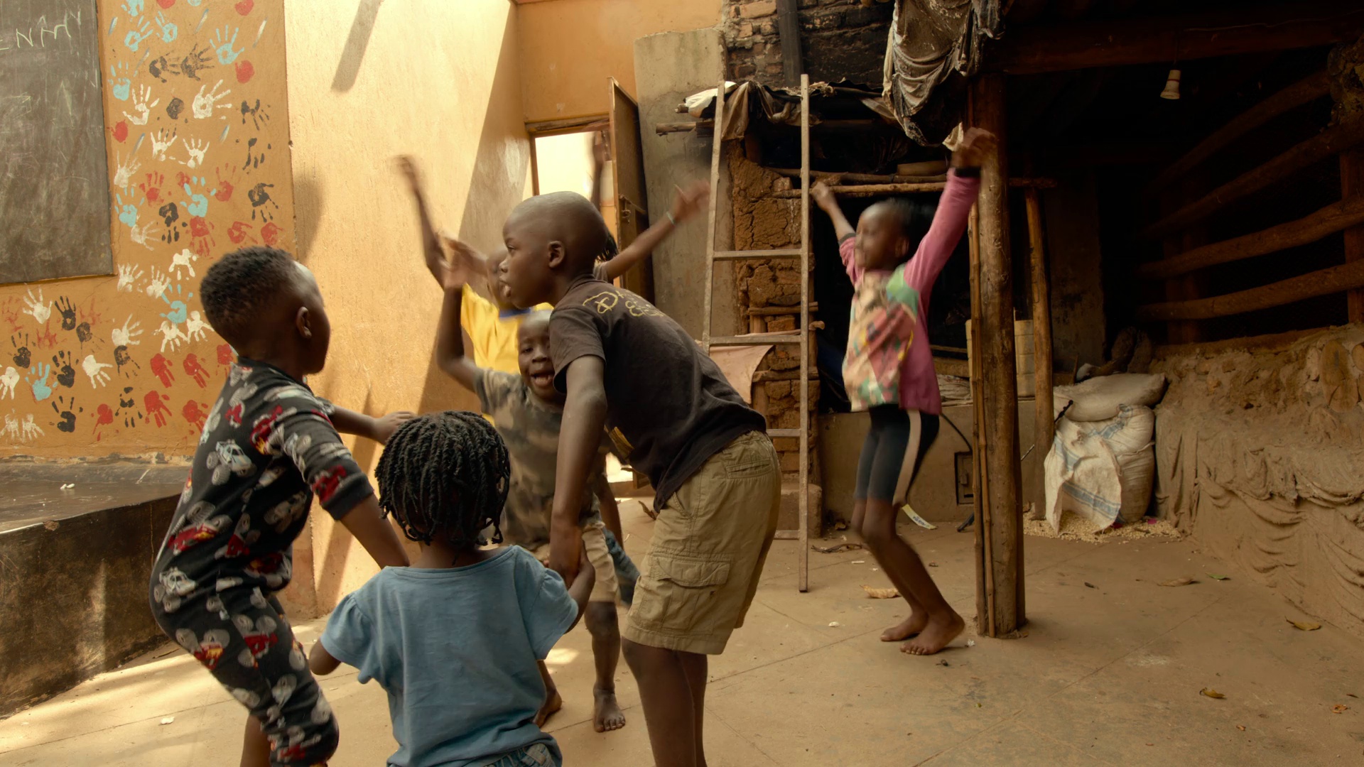 马萨卡的孩子：舞出希望 [简繁英字幕].Masaka.Kids.A.Rhythm.Within.2025.2160p.NF.WEB-DL.DDP.5.1.HDR10.H.265-DreamHD 2.89GB-3.png