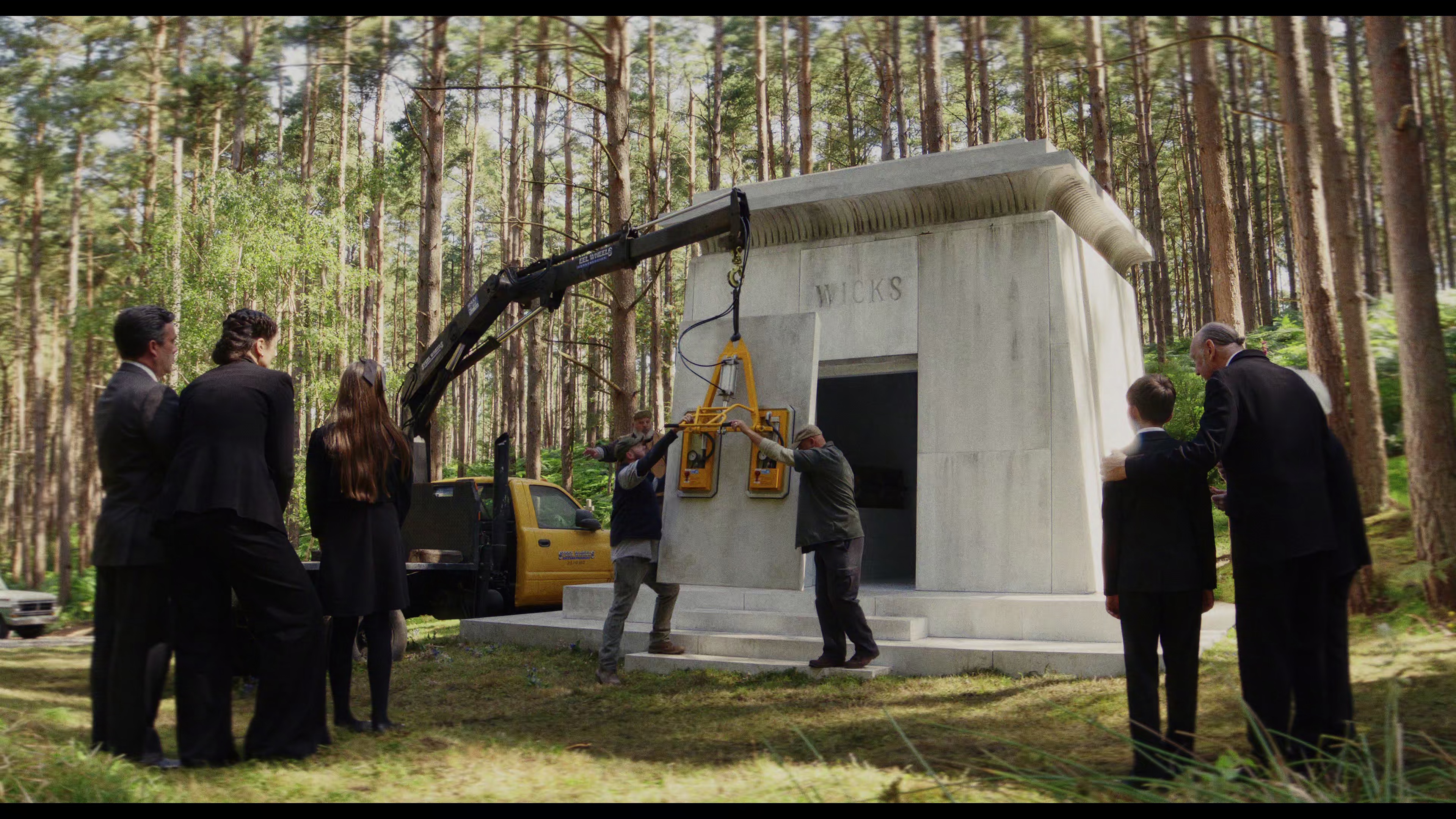 利刃出鞘3 [简繁英字幕].Wake.Up.Dead.Man.A.Knives.Out.Mystery.2025.2160p.NF.WEB-DL.DDP.5.1.Atmos.H.265-DreamHD 13.18GB-4.png