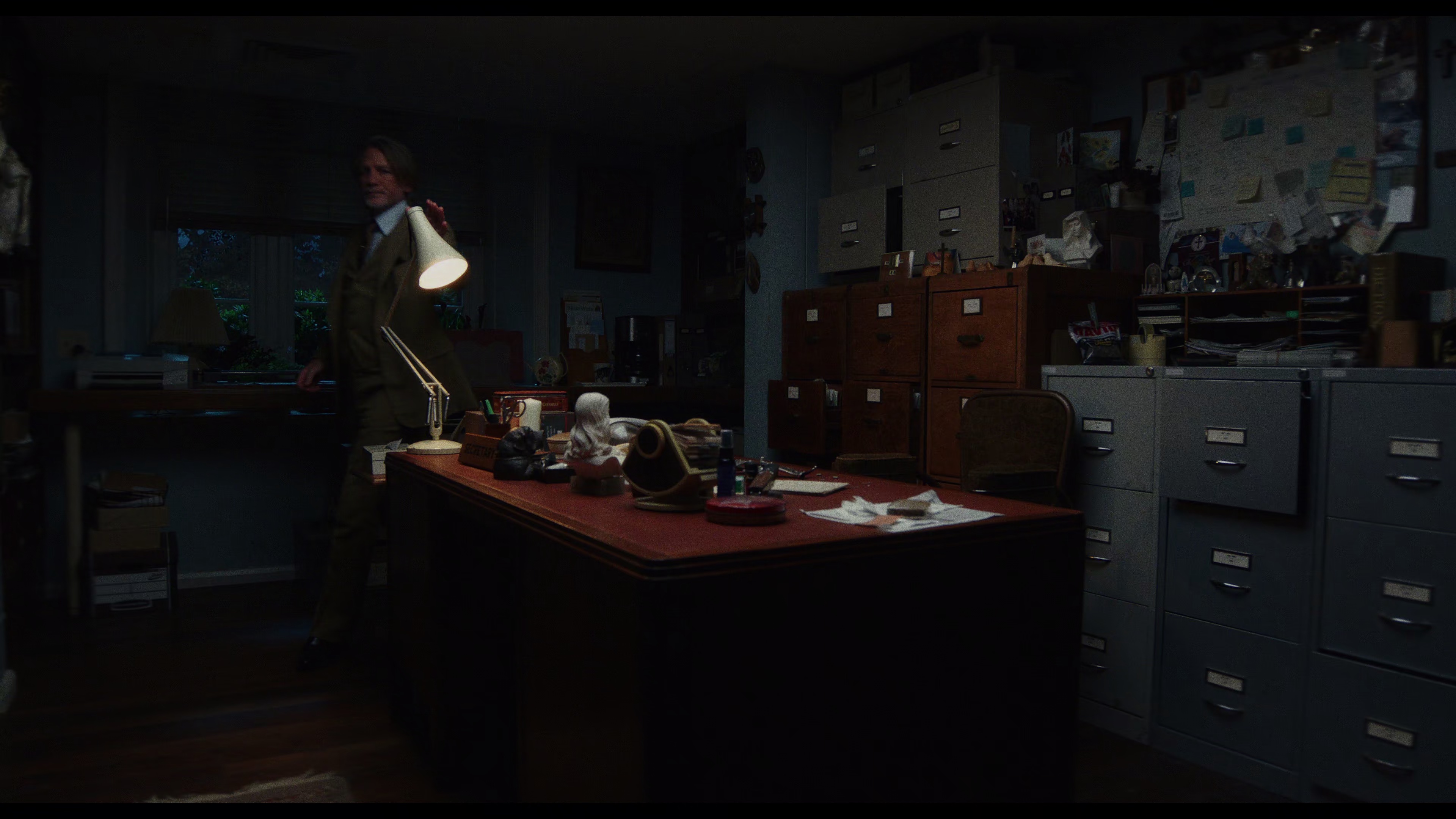 利刃出鞘3 [简繁英字幕].Wake.Up.Dead.Man.A.Knives.Out.Mystery.2025.2160p.NF.WEB-DL.DDP.5.1.Atmos.H.265-DreamHD 13.18GB-5.png