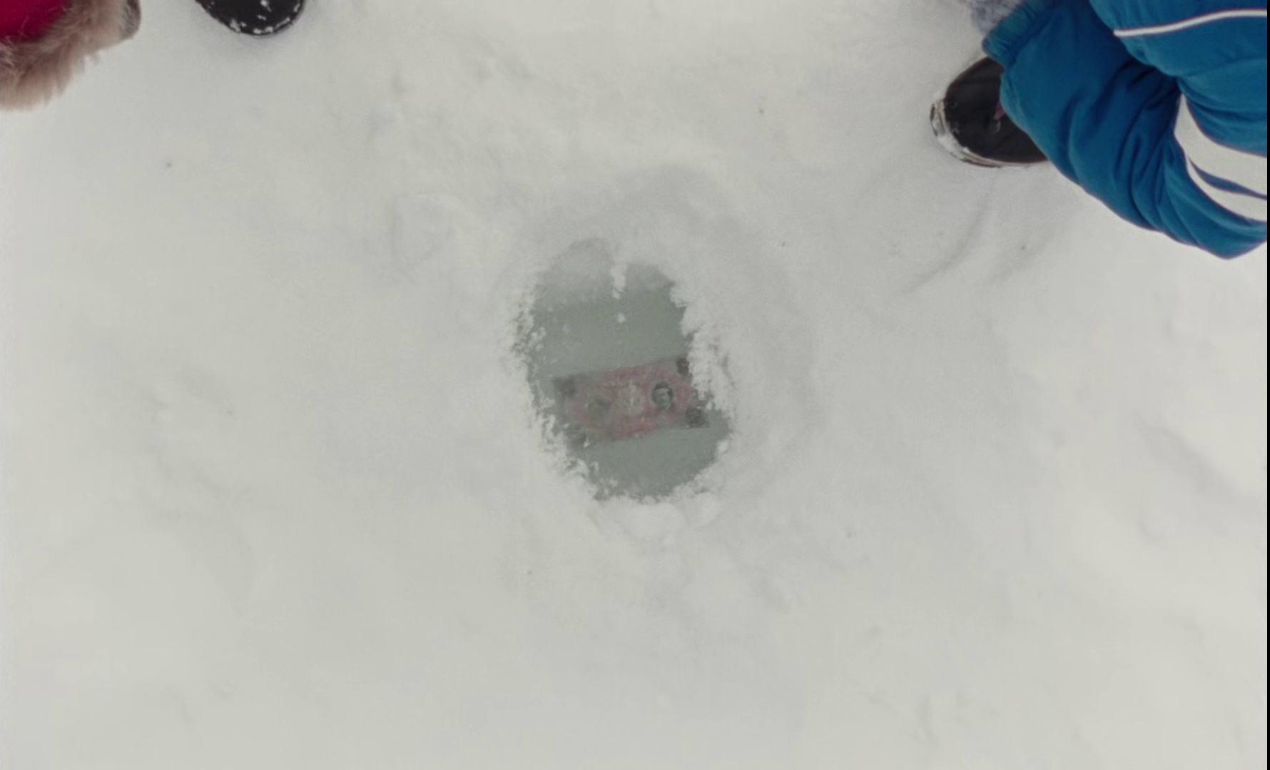 共同的语言 [简繁英字幕].Une.langue.universelle.2024.1080p.Bluray.DTS-HD.MA5.1.x264-DreamHD 7.52GB-2.png