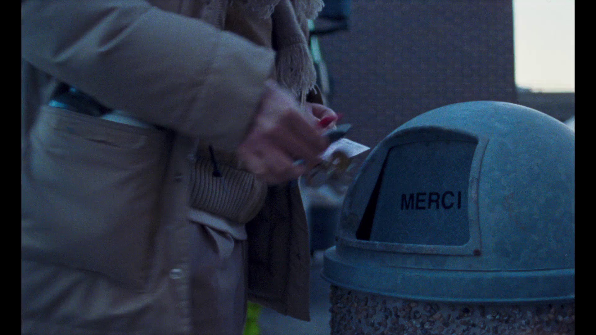 共同的语言 [中文字幕].Une.langue.universelle.2024.1080p.Bluray.AAC.2.0.x264-DreamHD 2.62GB-3.png