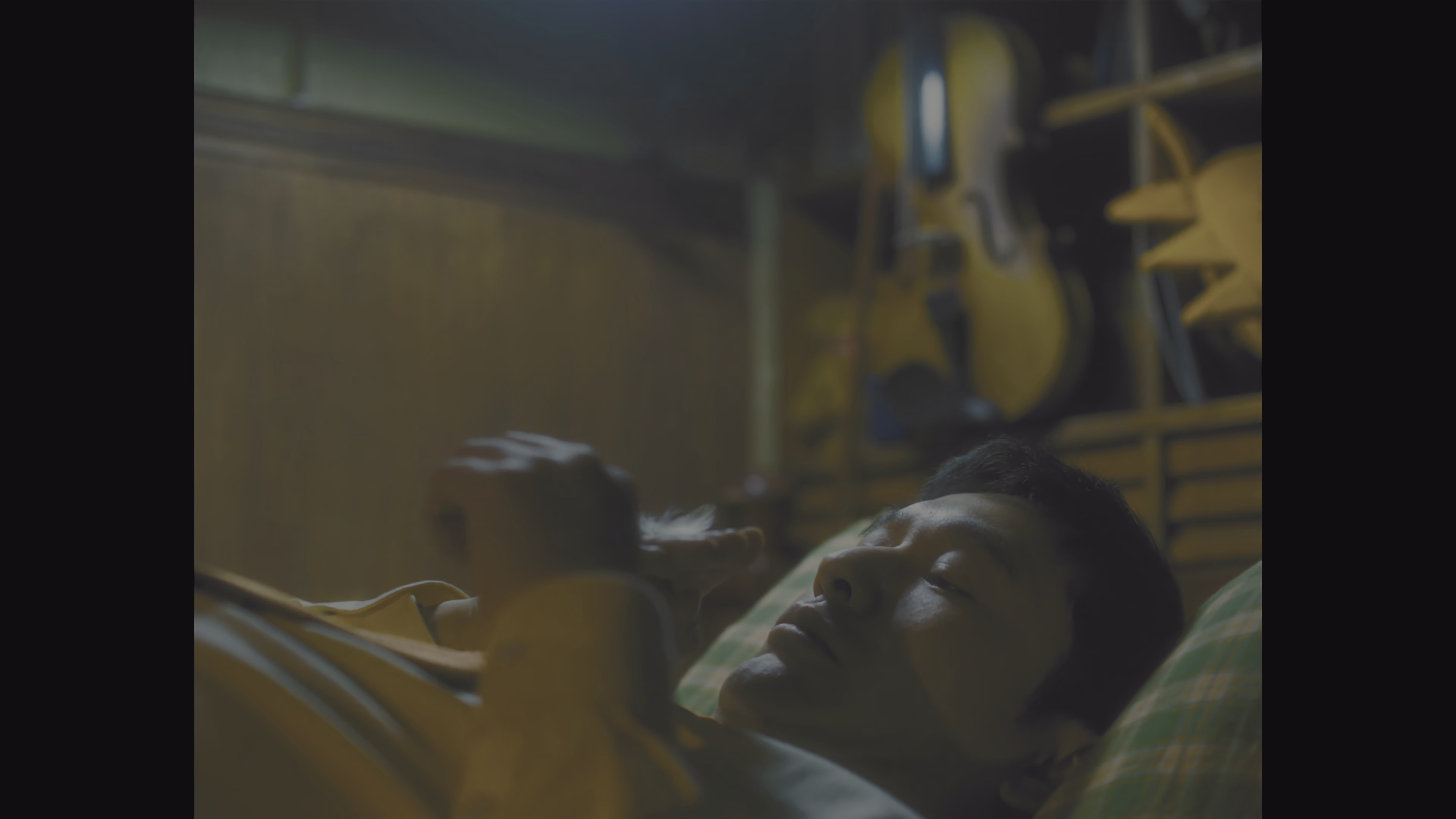 阳光俱乐部 [无字片源].Mostly.Sunny.2024.2160p.WEB-DL.H265.DDP5.1-QuickIO 2.82GB-2.png