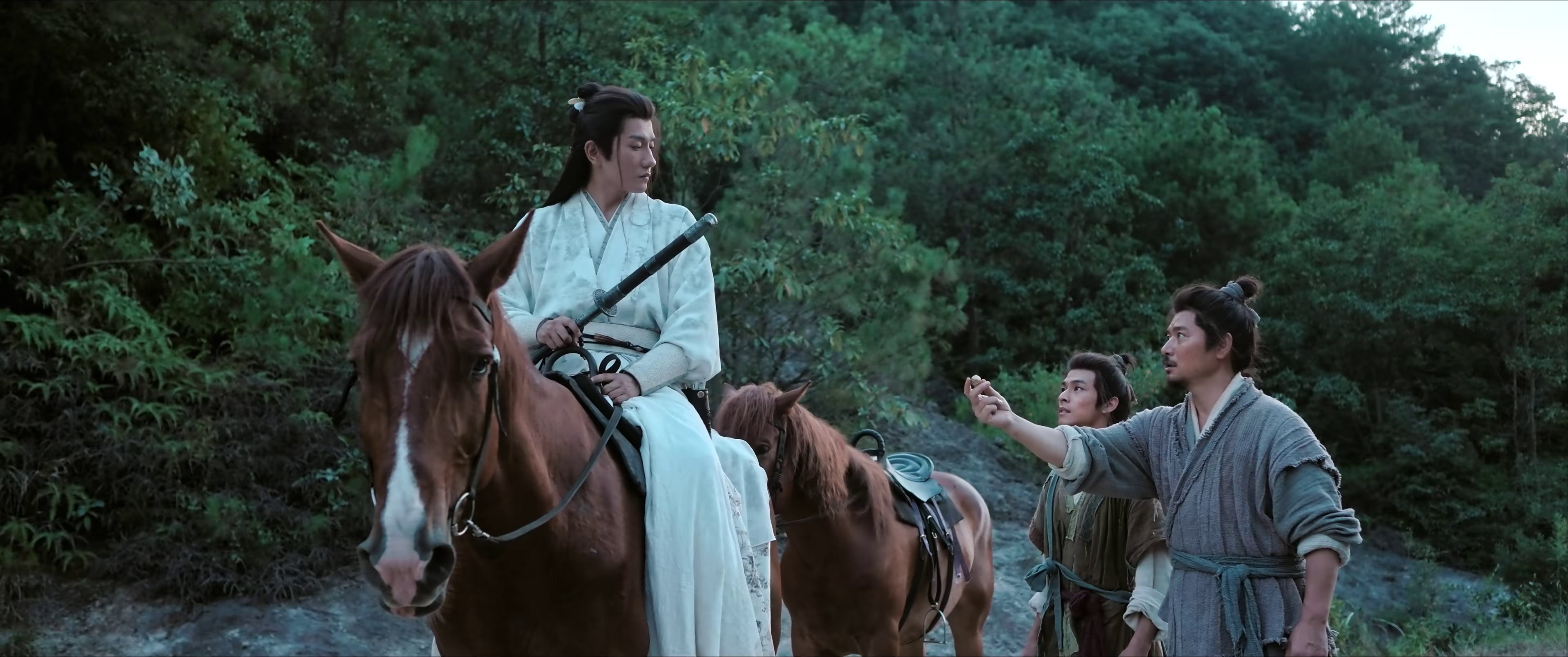 九龙挎刀去白马 [国语配音/中文字幕].Bound.By.a.Promise.2025.2160p.WEB-DL.H265.DDP5.1-PandaQT 1.95GB-2.png