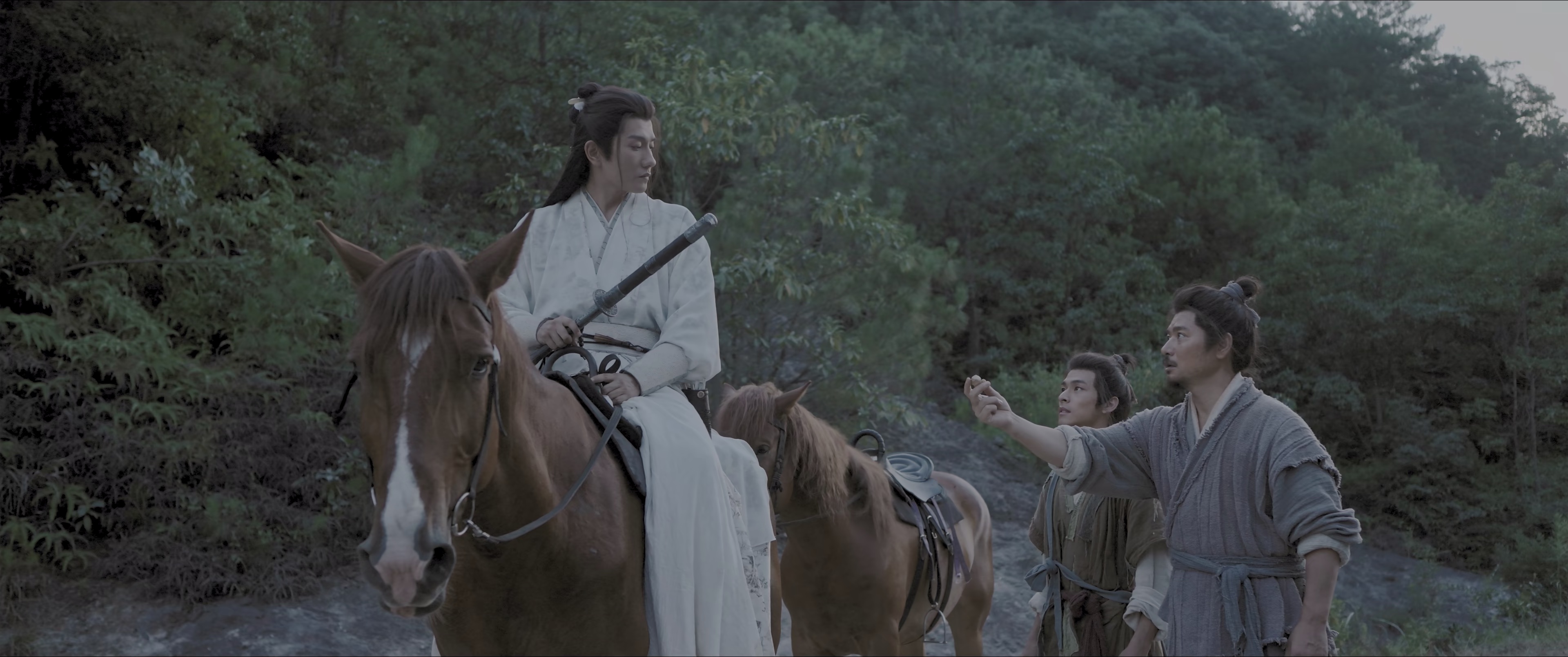 九龙挎刀去白马 [国语配音/中文字幕].Bound.By.a.Promise.2025.2160p.WEB-DL.H265.HDR.DDP5.1-PandaQT 6.34GB-2.png