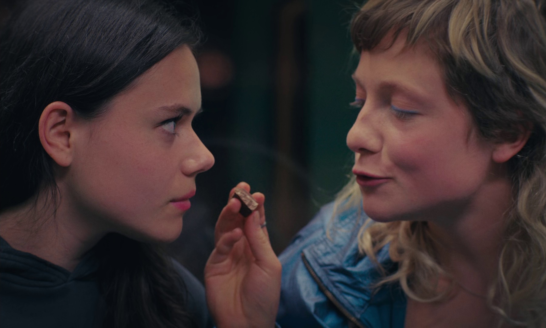 外语 [中文字幕].Langue.Etrangere.2024.1080p.Bluray.AAC.2.0.x264-DreamHD 2.96GB-7.png