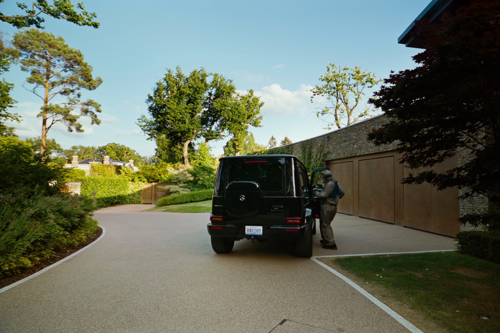 拯救地球 [中文字幕/特效字幕].Bugonia.2025.BluRay.1080p.TrueHD7.1.x265.10bit-DreamHD 6.57GB-2.png