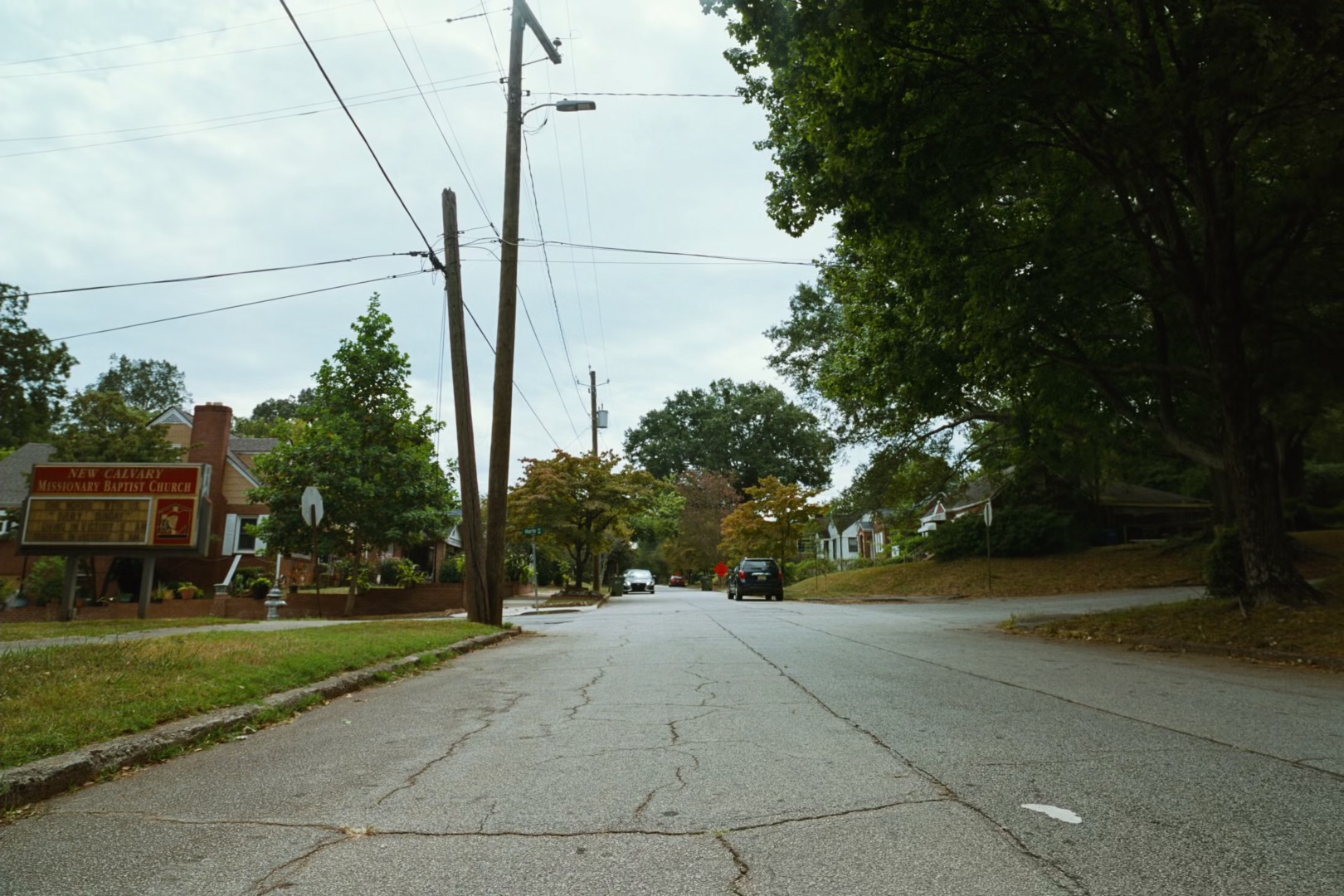 拯救地球 [中文字幕/特效字幕].Bugonia.2025.BluRay.1080p.TrueHD7.1.x265.10bit-DreamHD 6.57GB-3.png