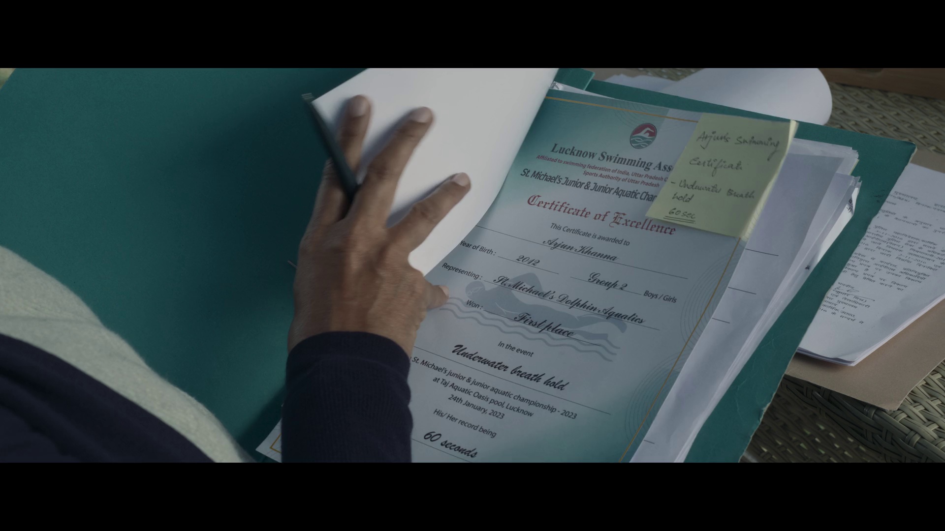 孤夜：豪门血案 [中文字幕].Raat.Akeli.Hai.The.Bansal.Murders.2025.1080p.NF.WEB-DL.DDP5.1.Atmos.H264-PandaQT 5.95GB-5.png