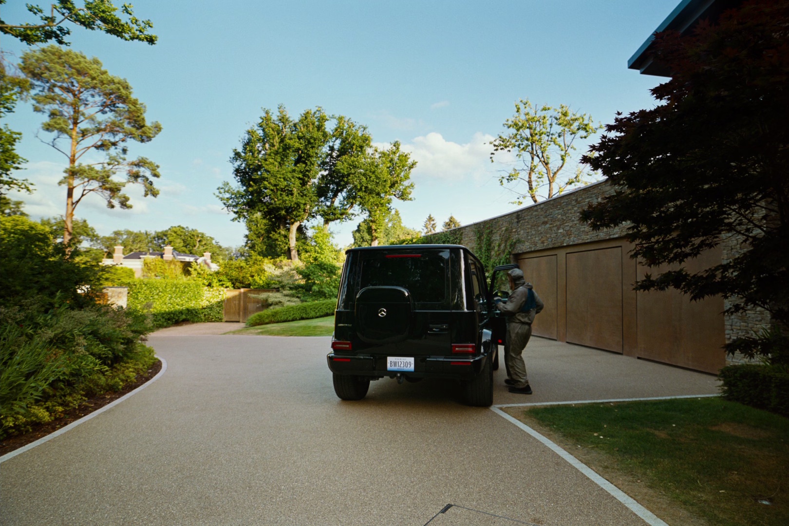 拯救地球 [中文字幕].Bugonia.2025.1080p.BluRay.x265.10bit-CTRLHD 7.80GB-2.png