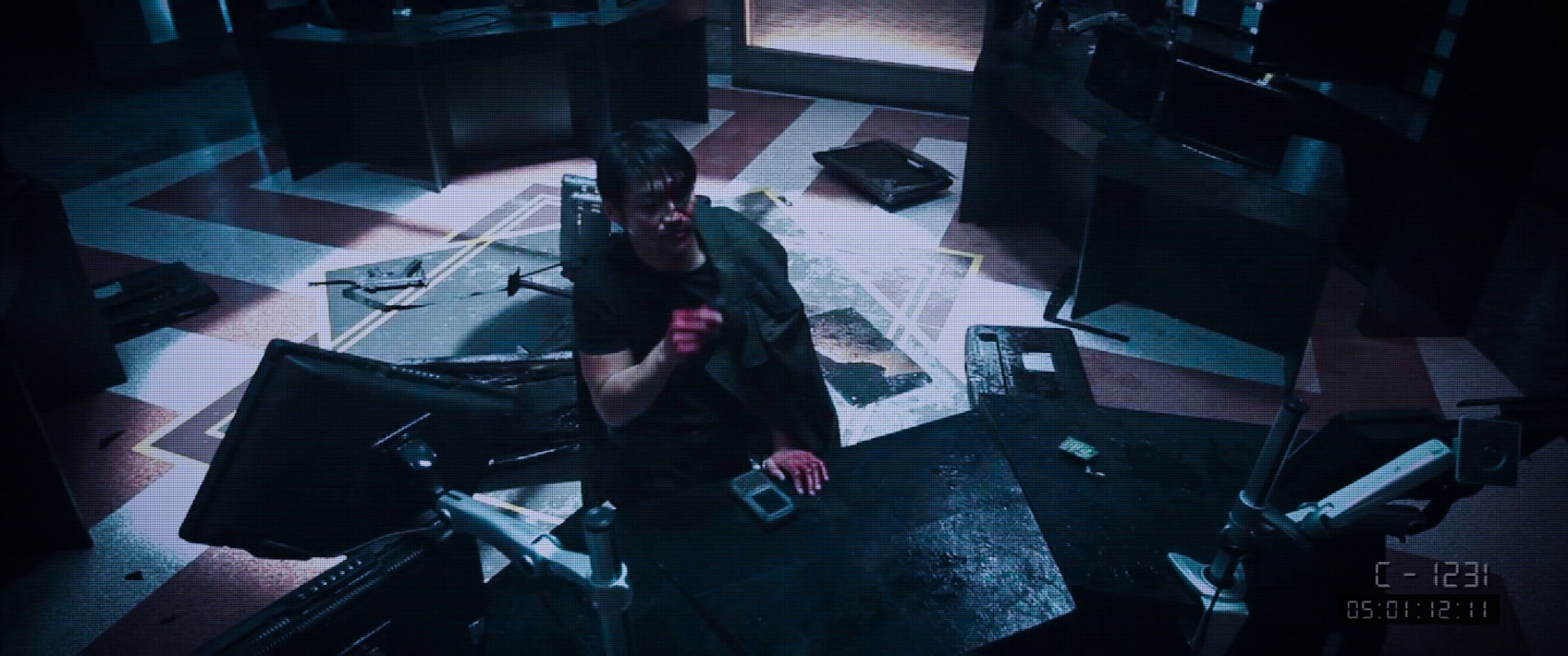 哭泣的男人 [简繁英字幕].No.Tears.for.the.Dead.2014.1080p.BluRay.x264.DTS-QuickIO 10.63GB-7.png