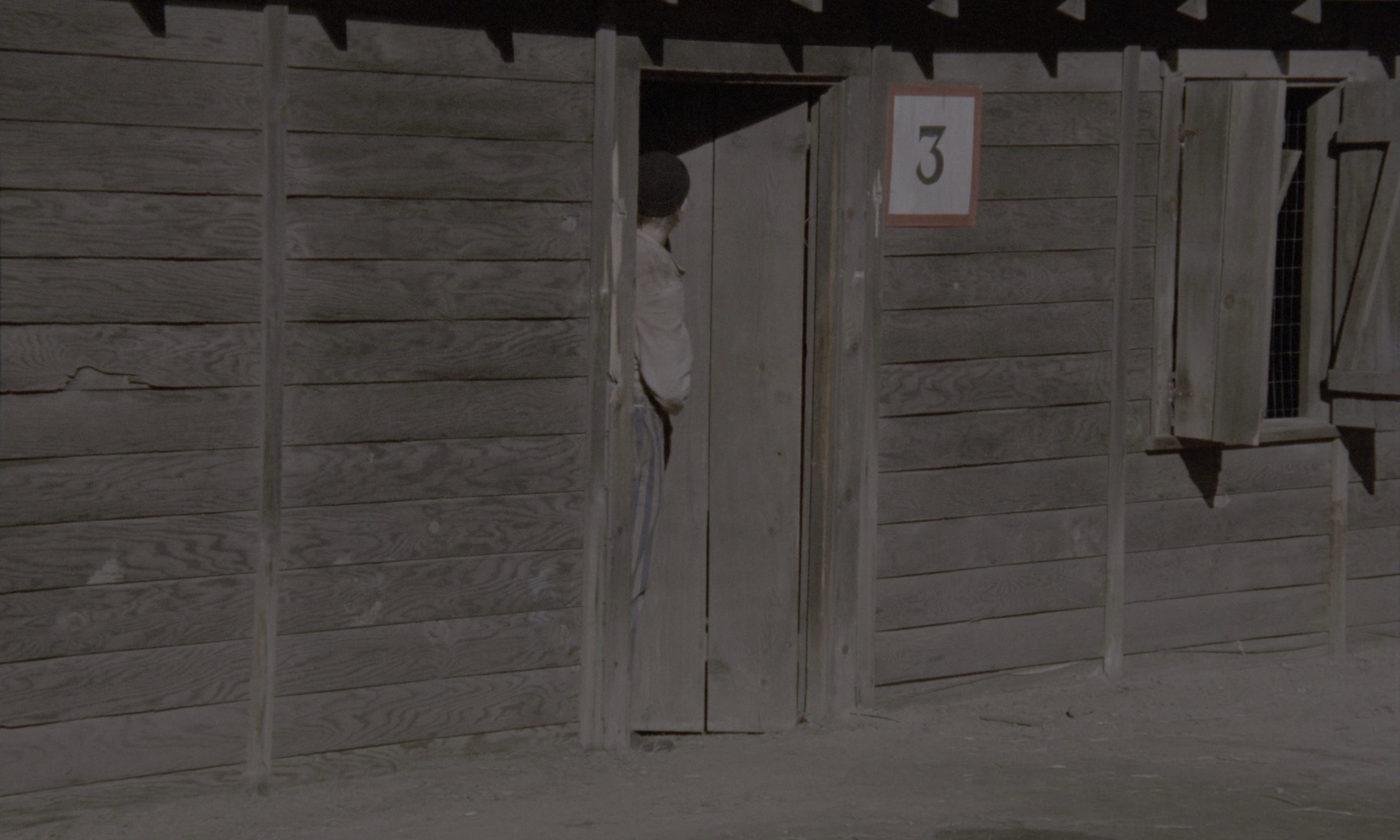 纳粹女魔头之残酷疯淫所 [简繁英字幕].1975.2160p.UHD.BluRay.HDR.x265.10bit.DTS-HD.MA2.0-ParkHD 17.64GB-6.png