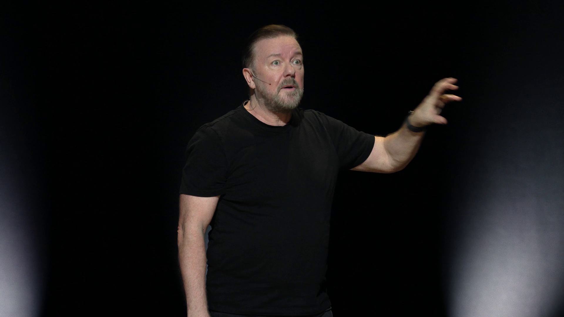 瑞奇·热维斯：人生苦短 [简繁英字幕].Ricky.Gervais.Mortality.2025.2160p.NF.WEB-DL.DDP5.1.Atmos.H.265-PandaQT 7.53GB-3.png