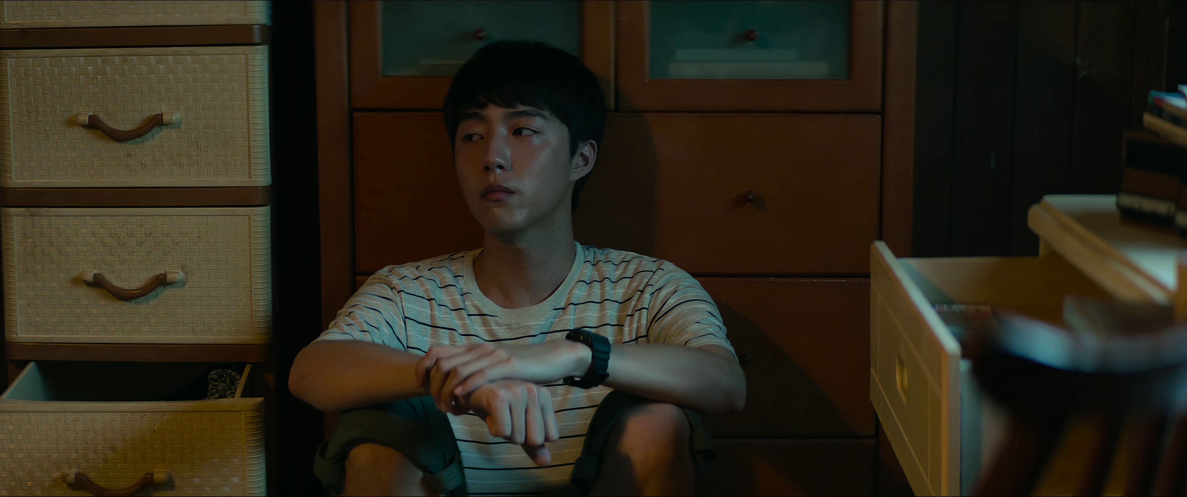 不能流泪的悲伤 [无字片源].Behind.the.Blue.Eyes.2023.2160p.WEB-DL.H265.AAC-QuickIO 3.66GB-3.png