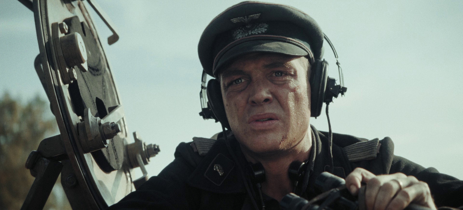 猛虎末路 [简繁英字幕].The.Tank.2025.2160p.AMZN.WEB-DL.DDP.5.1.HDR10/.H.265-DreamHD 12.63GB-5.png