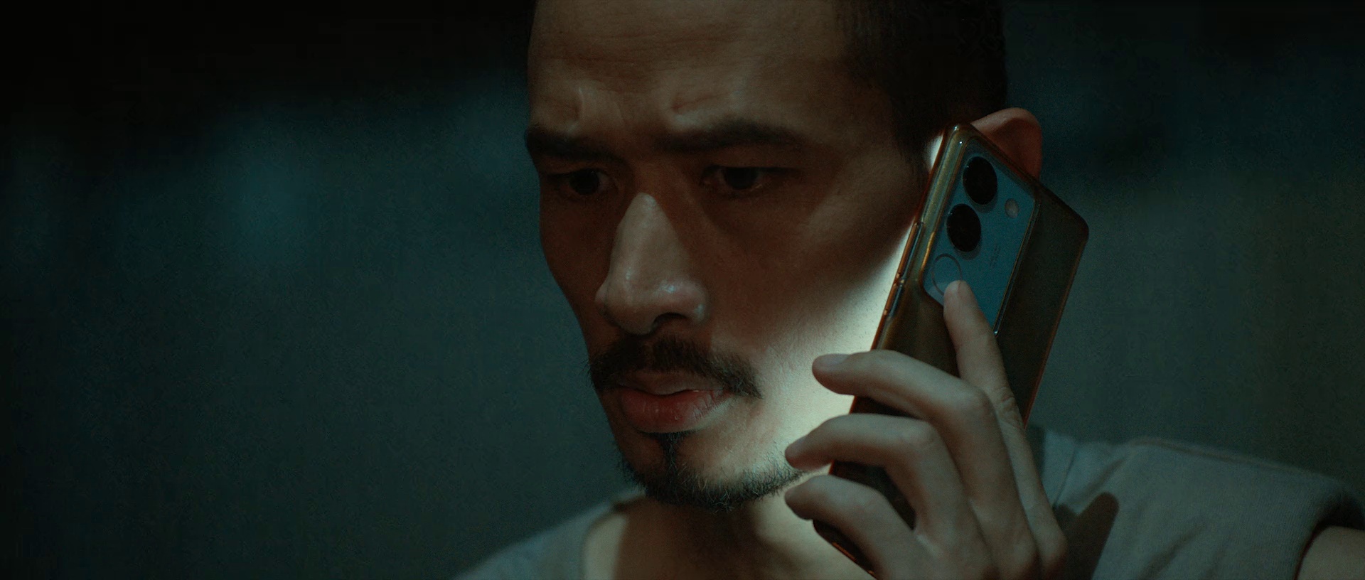 背后有人 [国语配音/中文字幕].Behind.You.2025.1080p.WEB-DL.H264.AAC-QuickIO 1.43GB-7.png