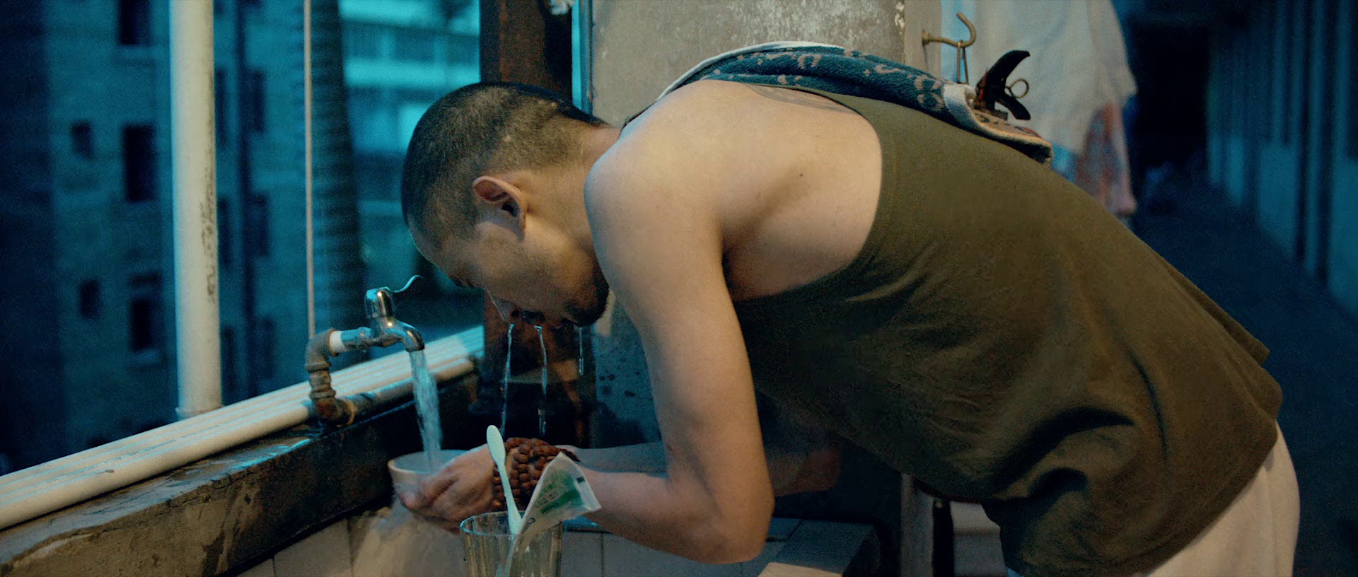 背后有人 [国语配音/中文字幕].Behind.You.2025.2160p.WEB-DL.H265.HDR.AAC-QuickIO 5.00GB-2.png